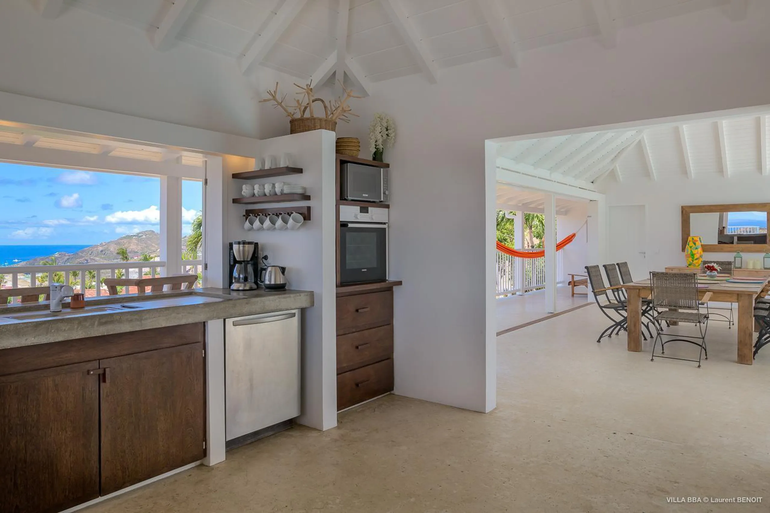 Palatial Paradise Estate with Private Pool and Ocean Views — photograph 11