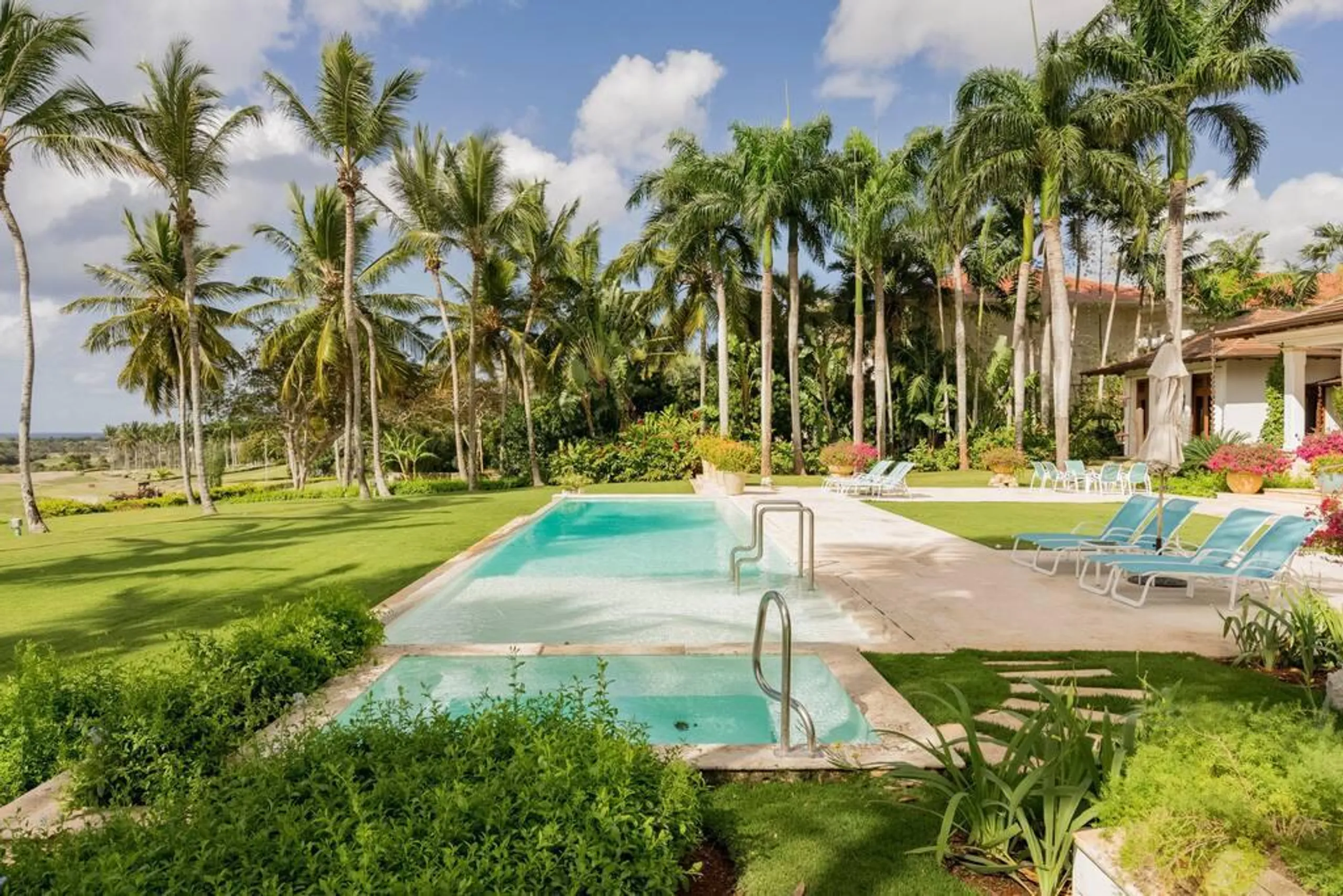 Princely Oceanside Villa with Private Pool and Panoramic Ocean Views, La Romana