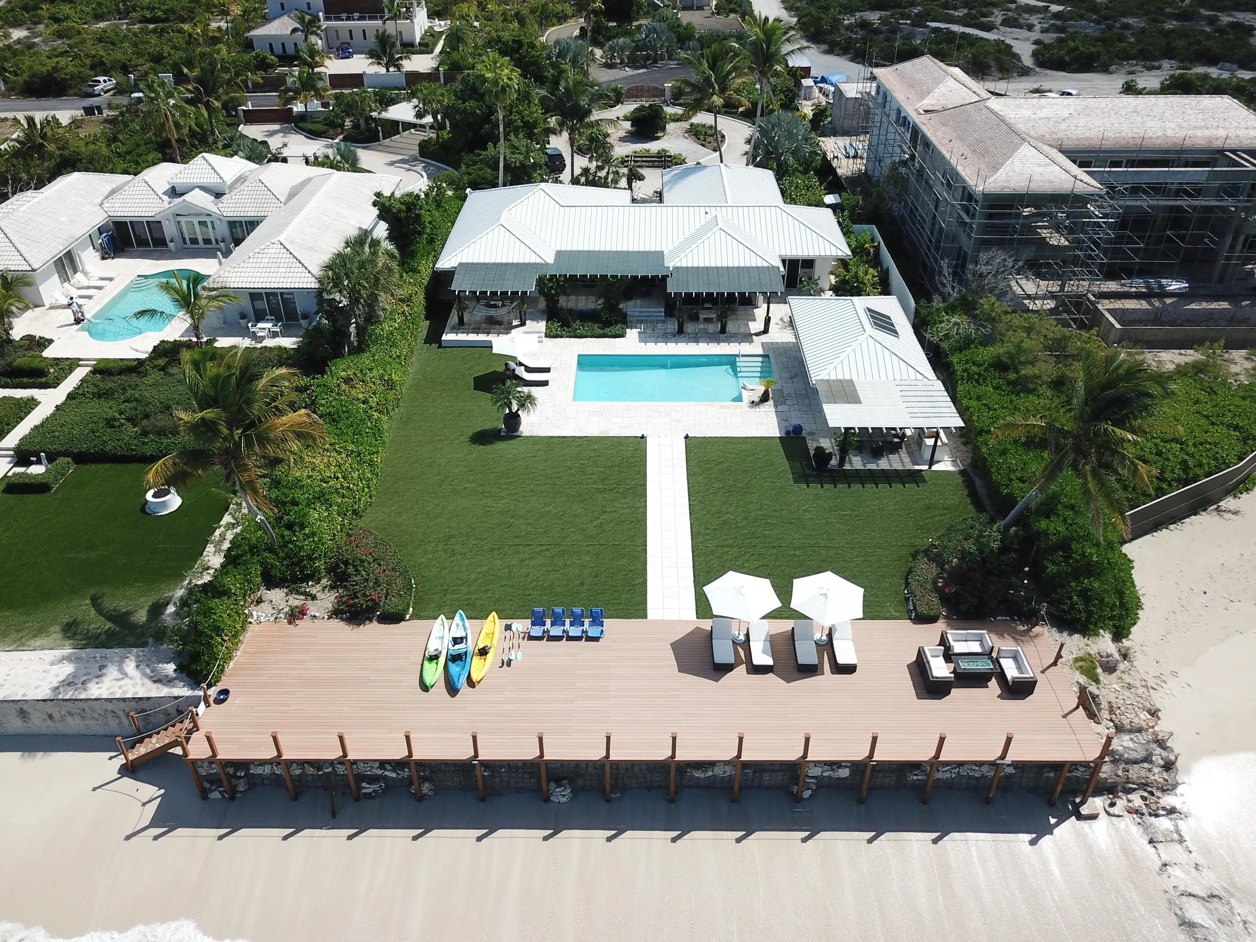 Charming Grace Bay Villa with Private Pool and Pristine Beachfront Views — photograph 4