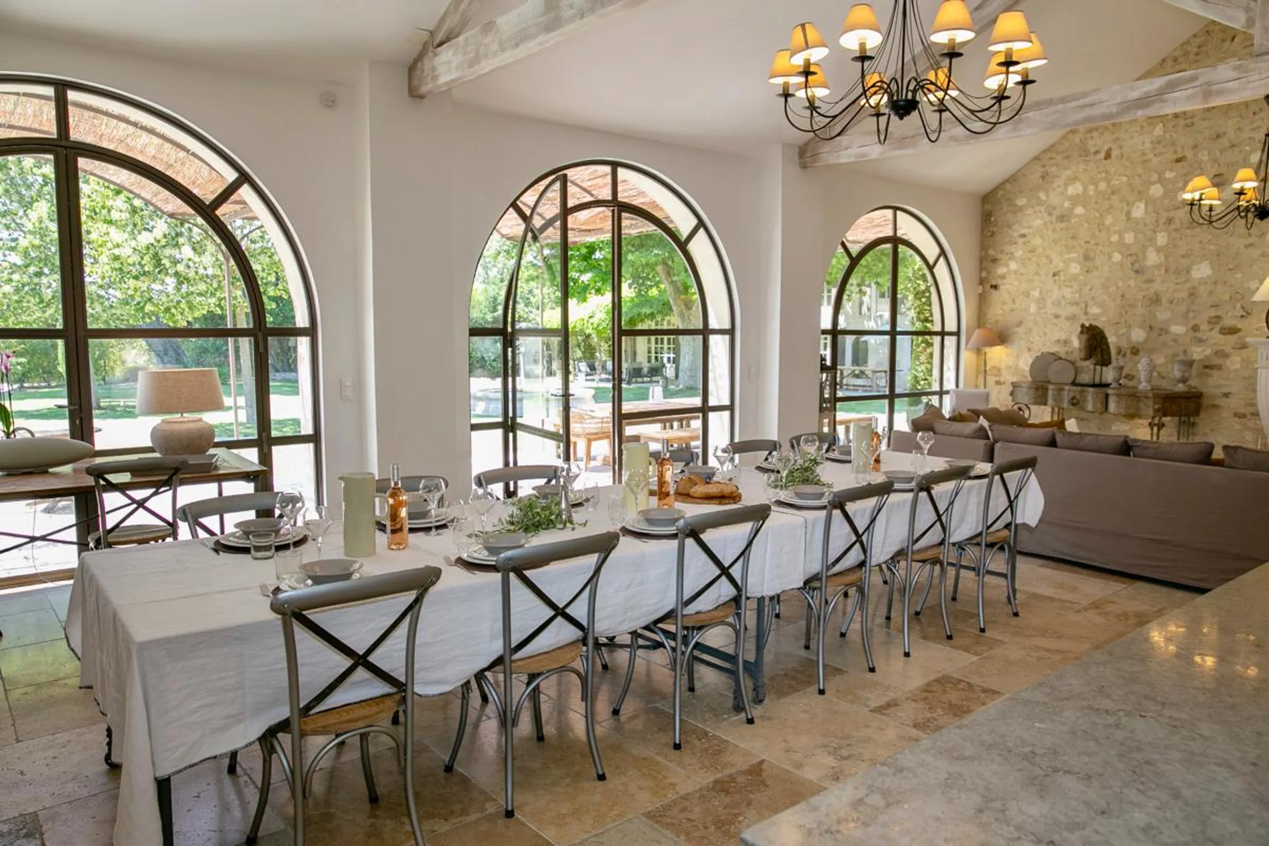 Opulent Provence Villa with Private Heated Pool, and Extensive Gardens — photograph 11