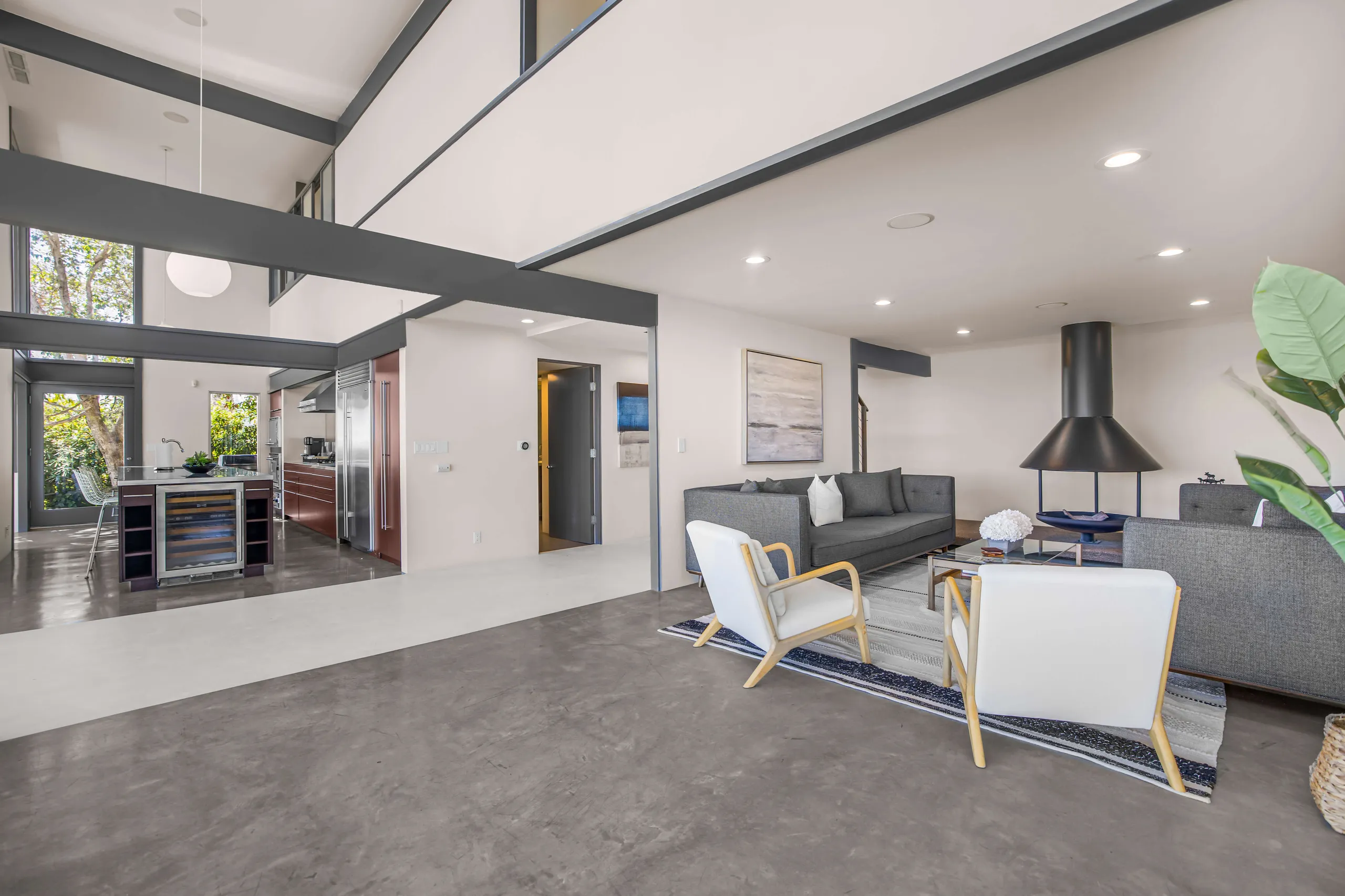 Stylish Hollywood Hills Retreat with Pool, Open-Concept Design, & 360° Rooftop Views — photograph 11
