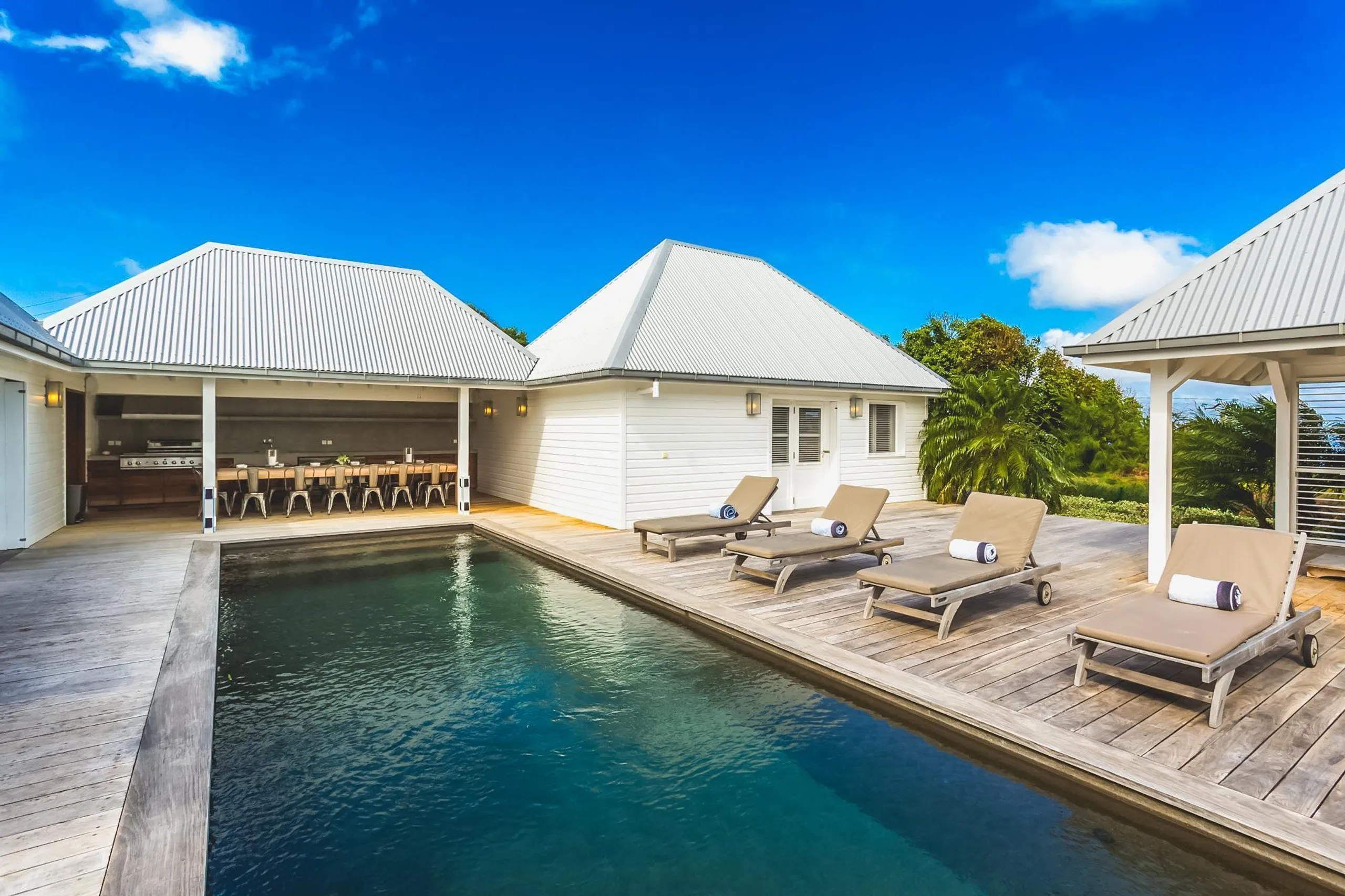 Chic Tropical Villa with Private Pool and Luxury Gazebo, Vitet