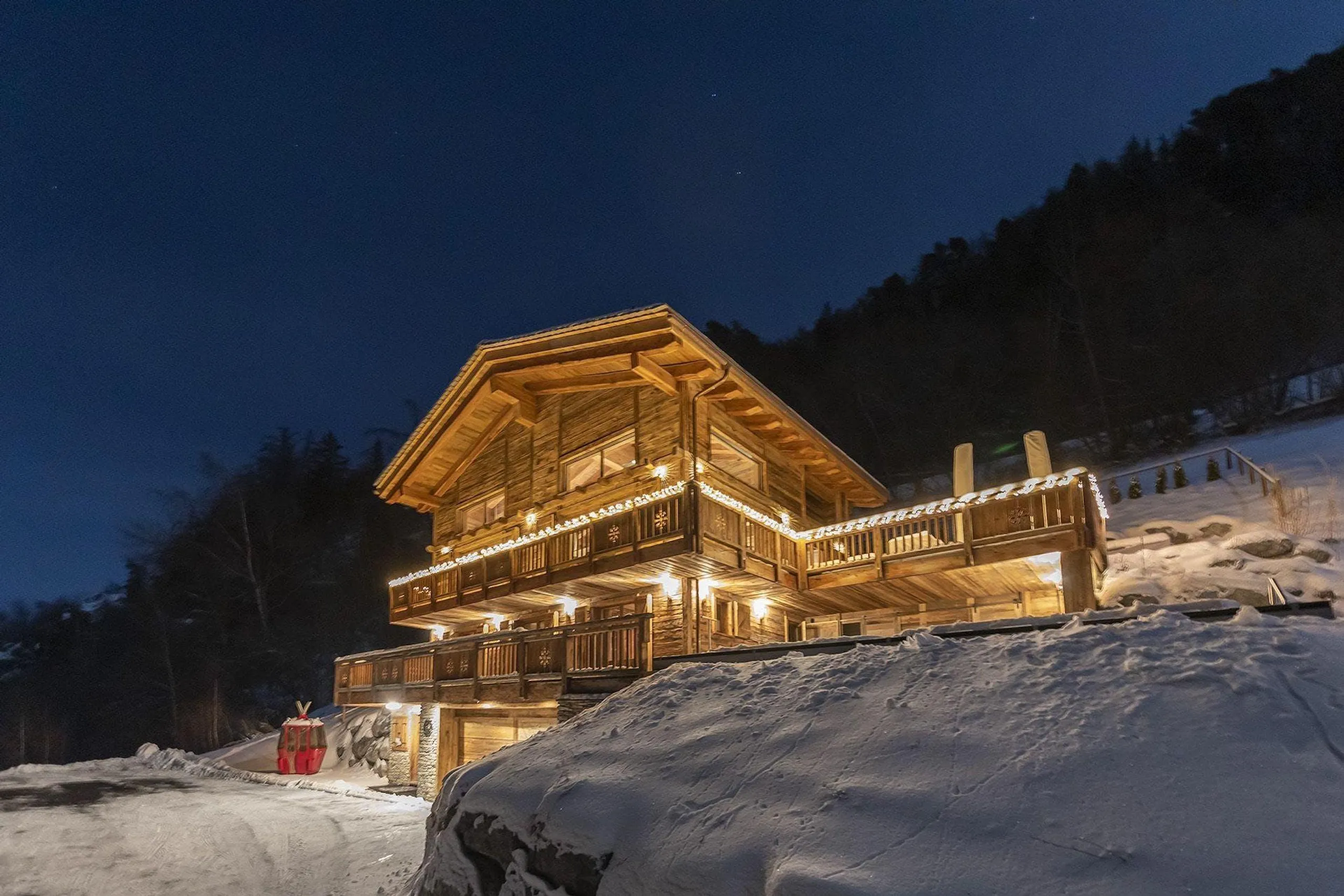 La Tzoumaz Mountain Chalet with Infinity Pool and Mountain Views — photograph 3