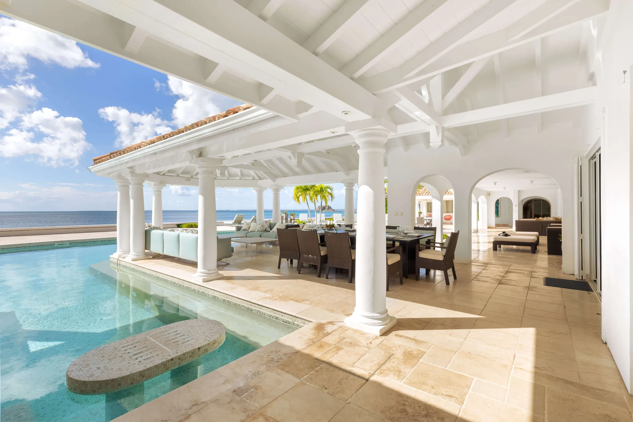 Seafront Luxury Villa in Grand Case with Pool, Jacuzzi & Private Studio — photograph 5