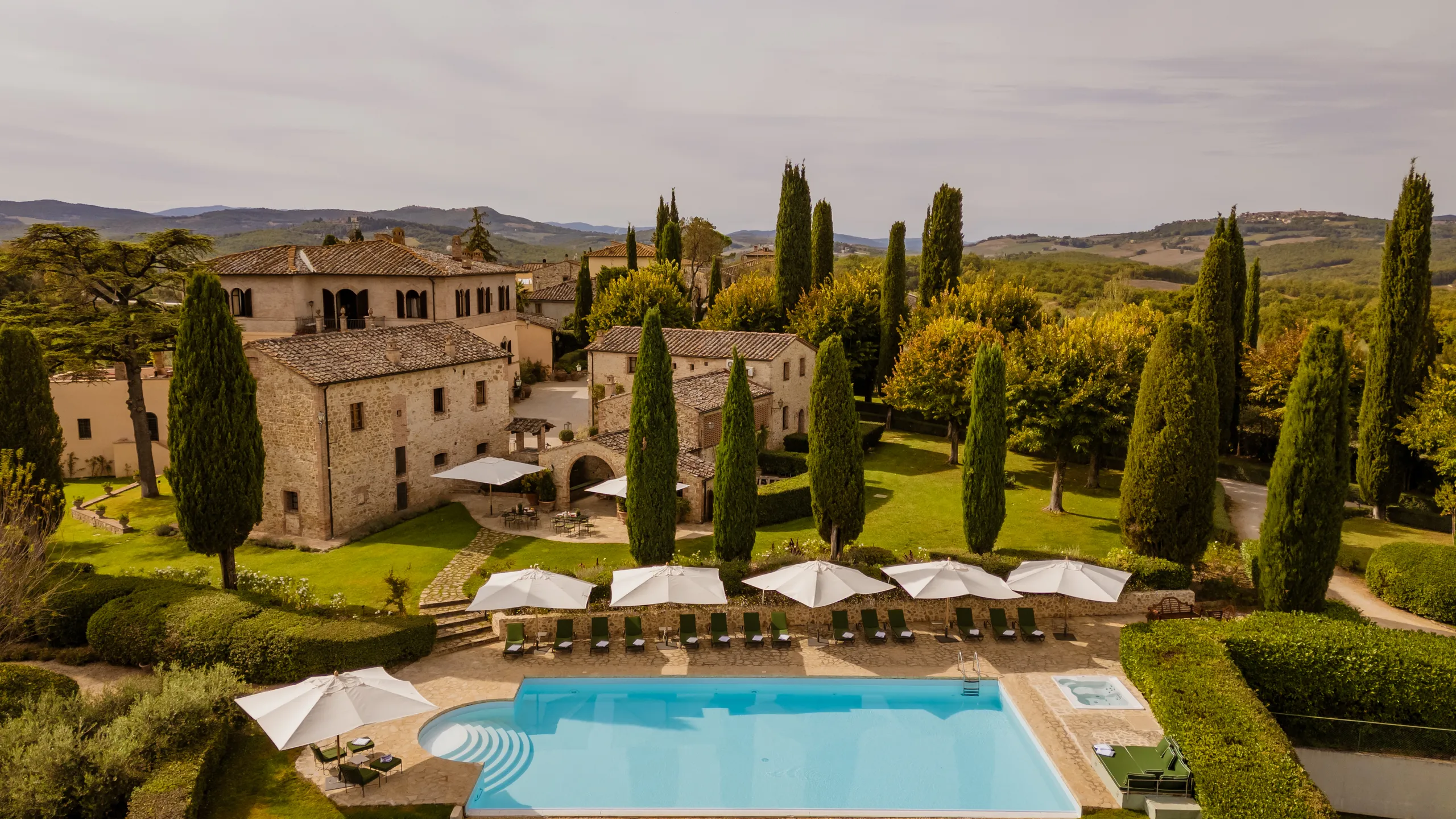 Exquisite Tuscan Villa with Private Pool and Beautiful Garden — photograph 4