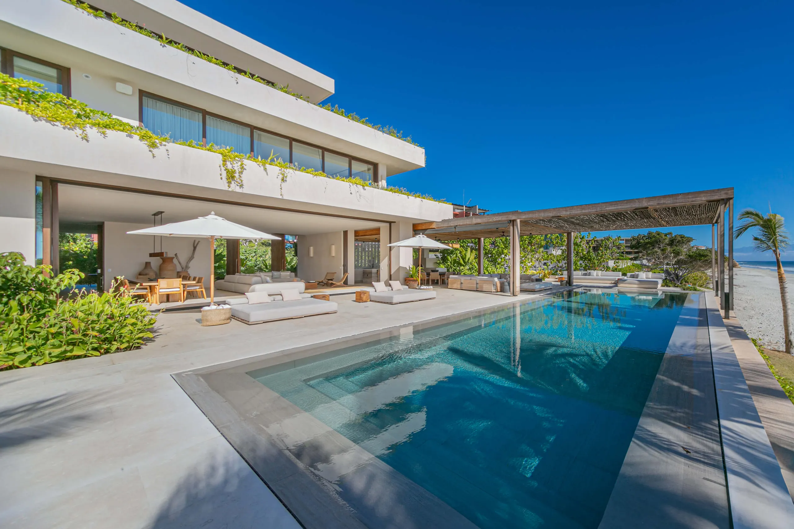 Sophisticated Beachfront Villa with Infinity Pool and Ocean Views, Punta de Mita