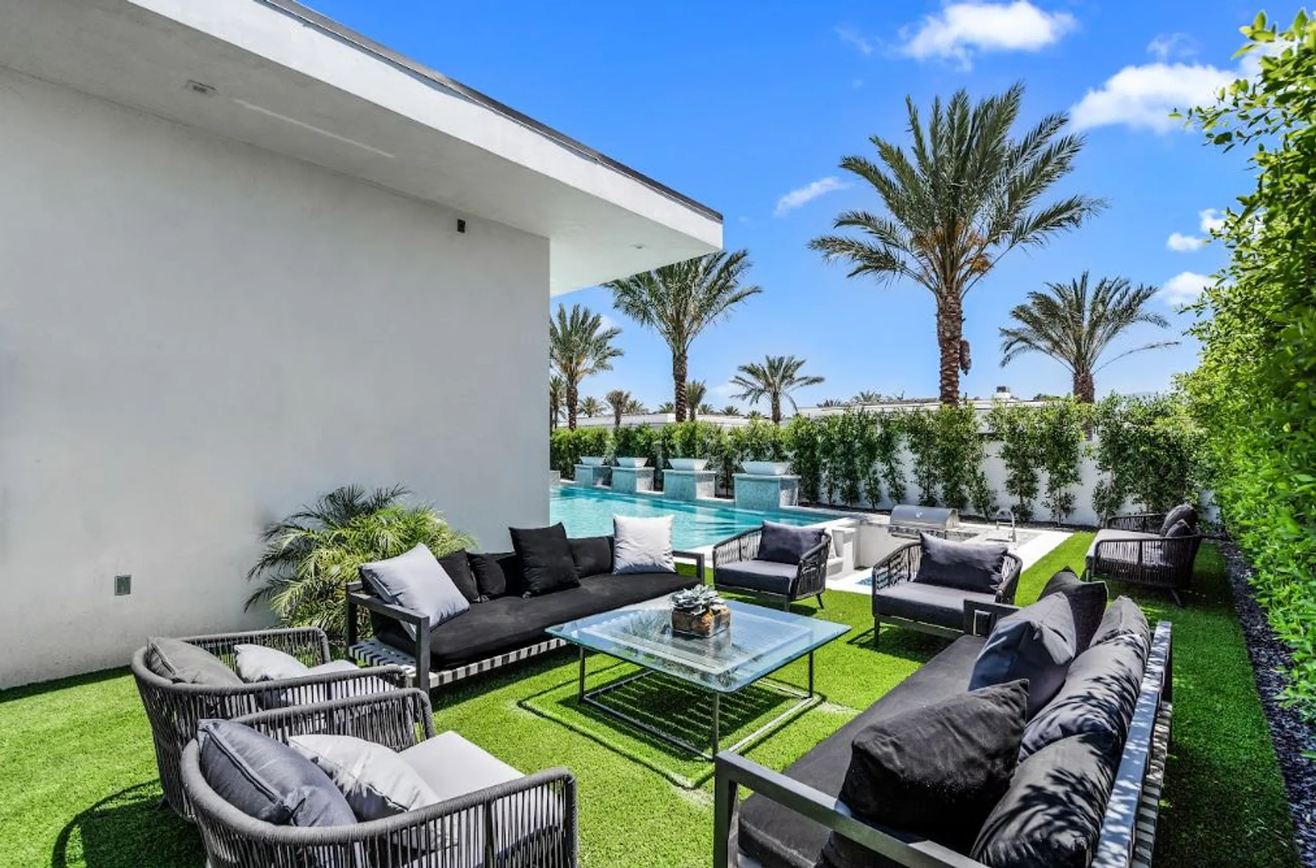 Chic Modern Villa with Private Pool and Next to Madison Club & Polo Grounds — photograph 8