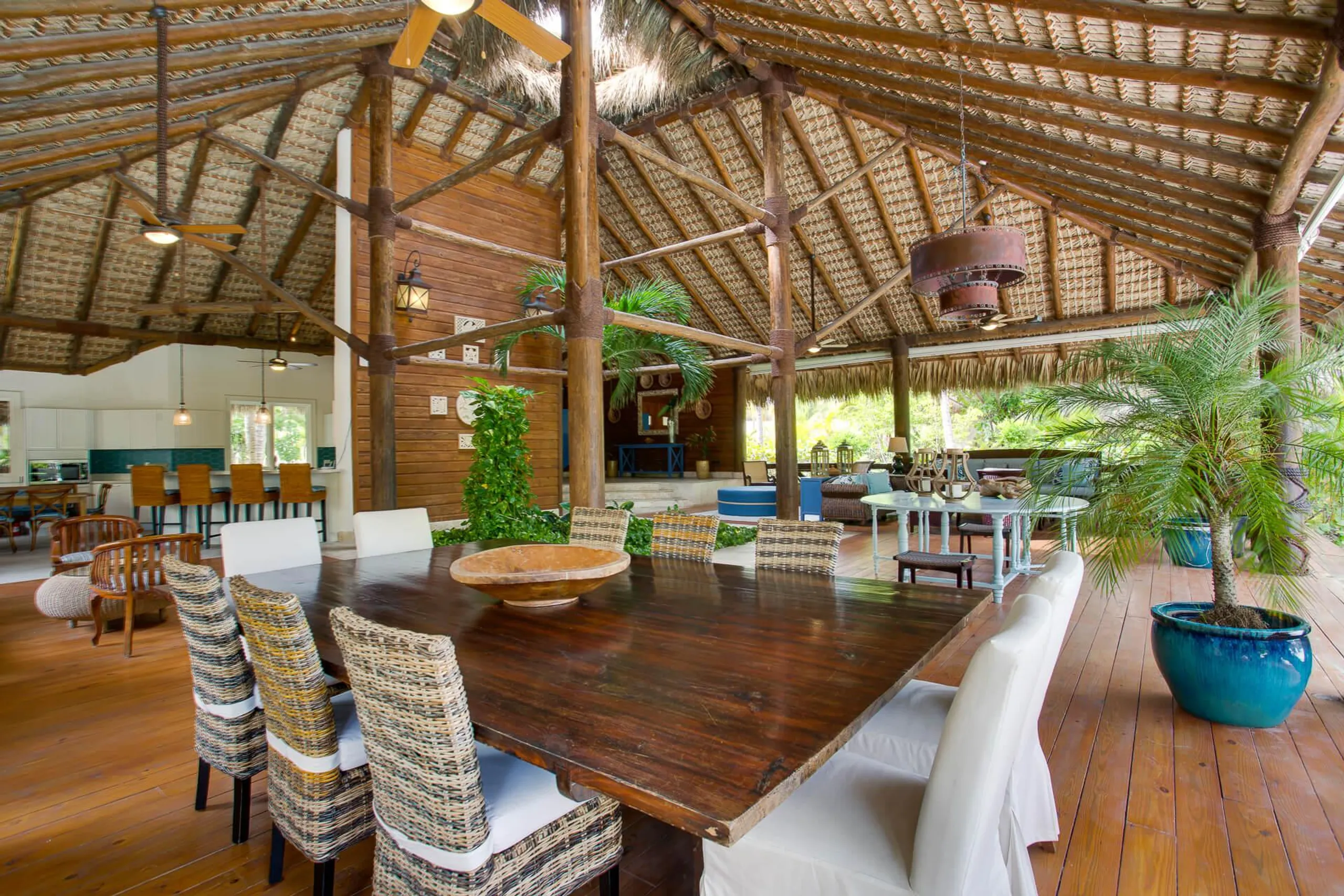 Refined Boutique Villa with Pool, Golf Views, and Beach Club Acces — photograph 10