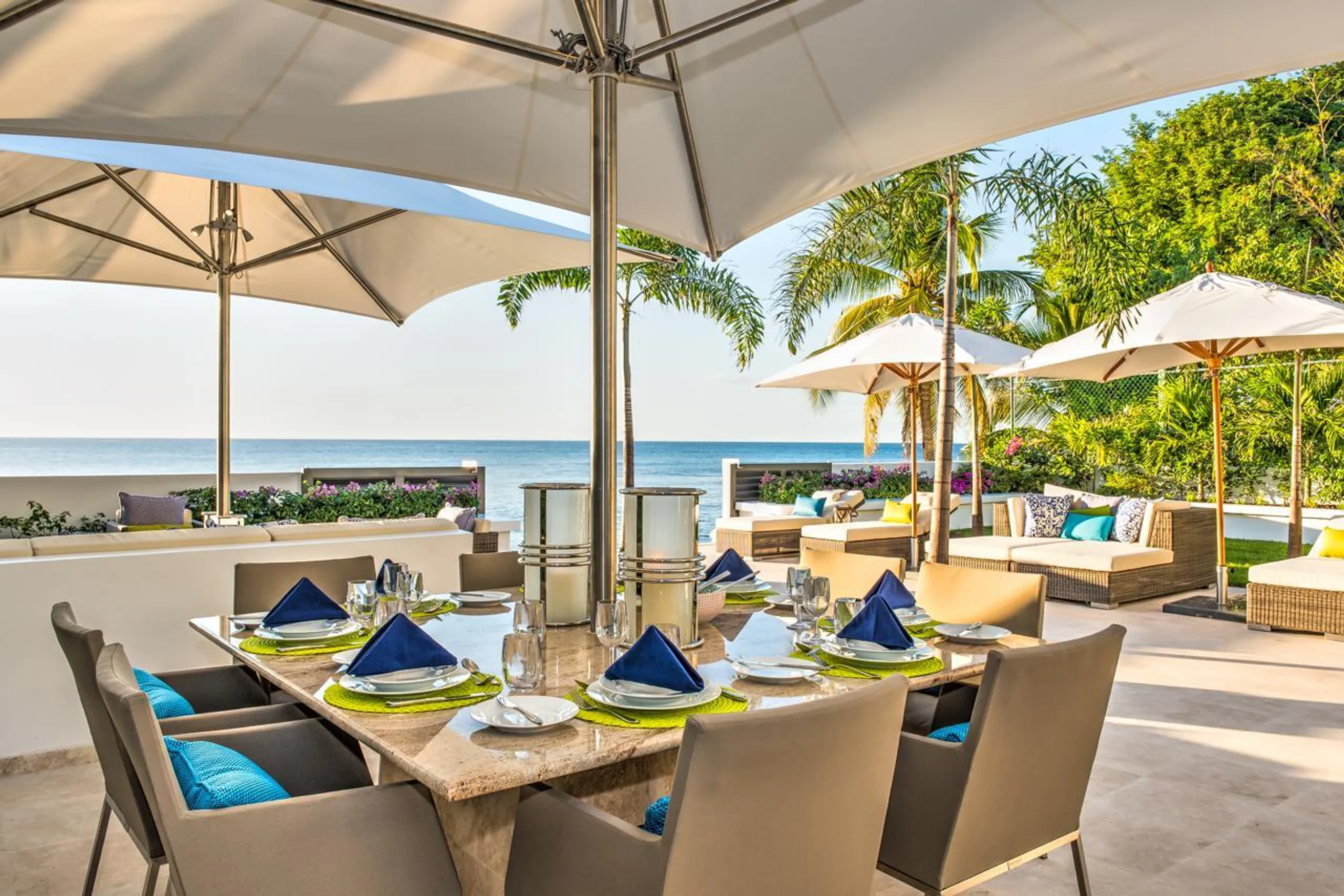 Barbados Beachfront Contemporary Villa with Tropical Ambiance and Stunning Views of the Caribbean Sea — photograph 7