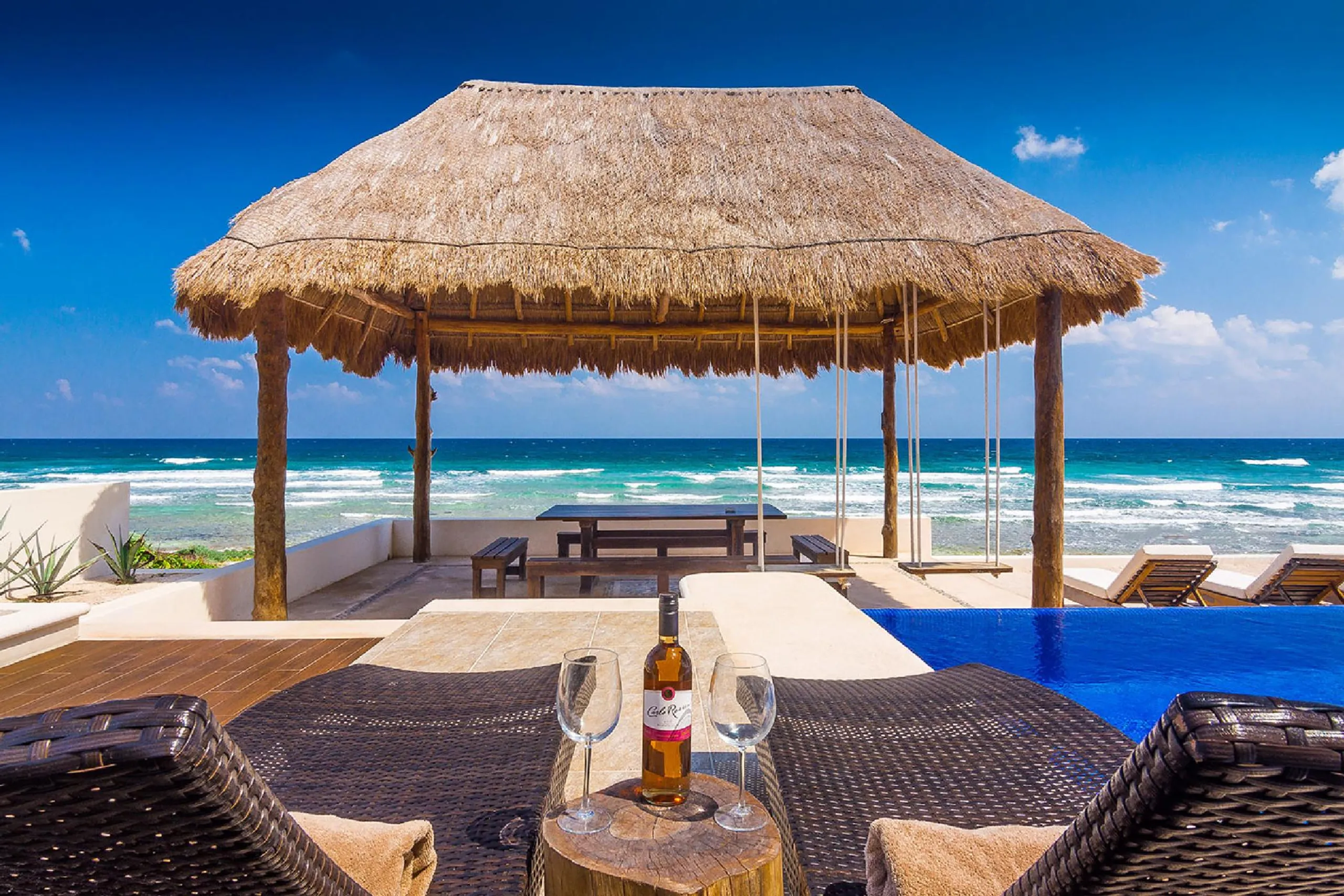 Amazing  Tankah Bay Oceanfront Estate with Infinity Pool and Private Beach — photograph 5