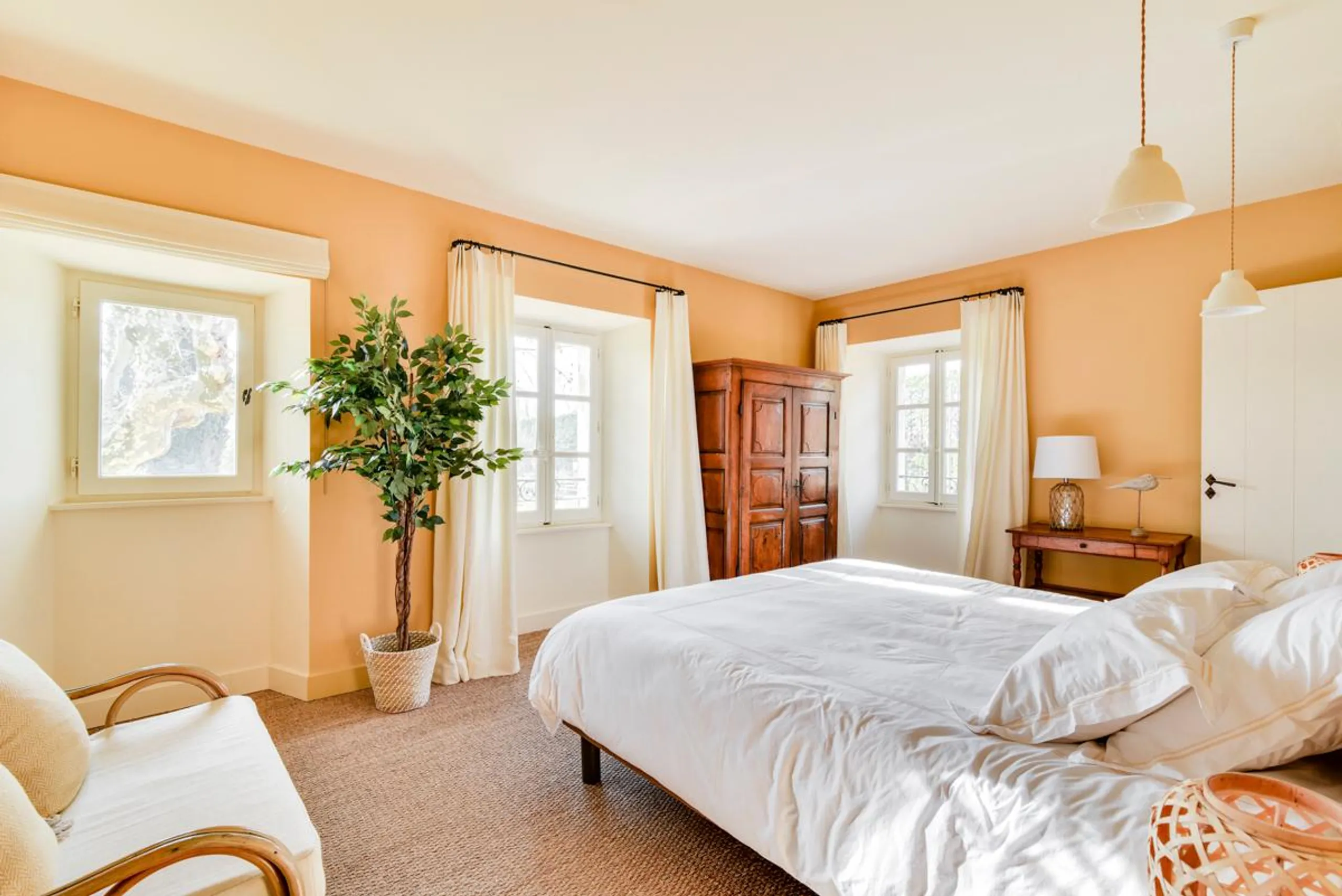 Serene Seven Bedroom Villa with Private Pool and Garden Views — photograph 9