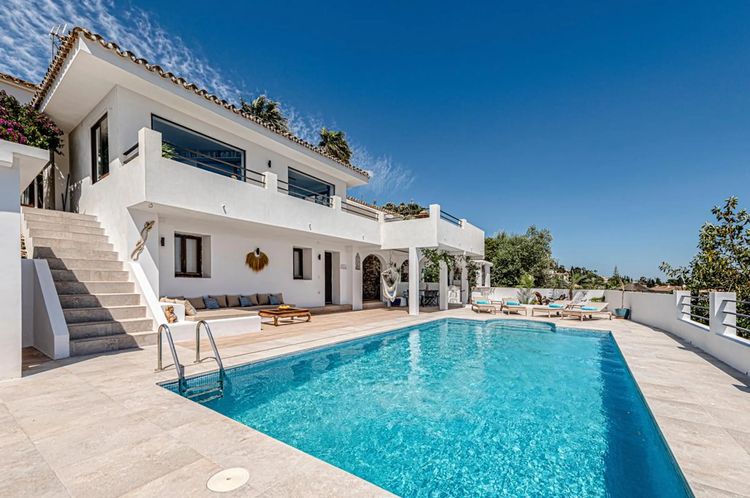 Deluxe Contemporary Villa with Pool and Mijas Hills Views, Las Lagunas De Mijas