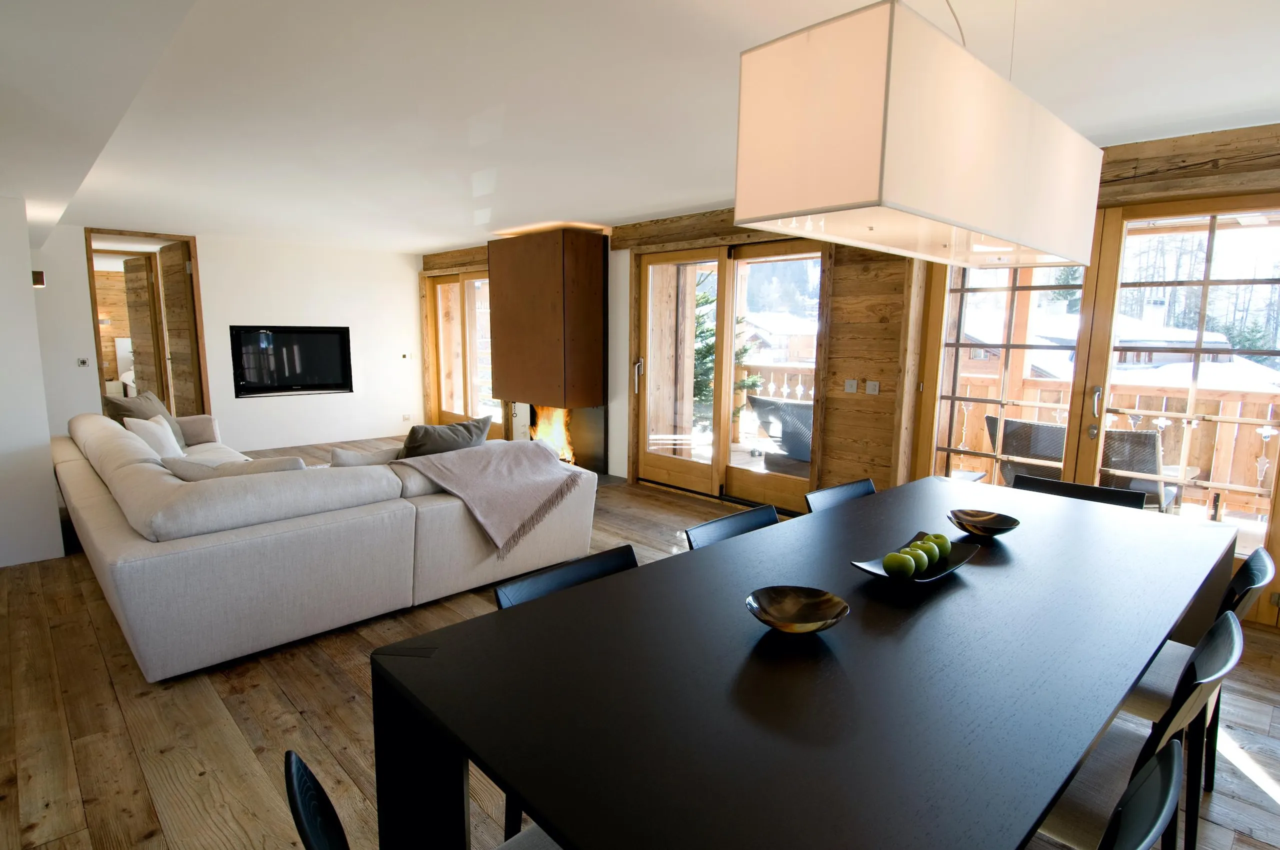 Verbier Swiss Alpine Retreat Estate Centrally Located with Epic Mountain Views — photograph 10