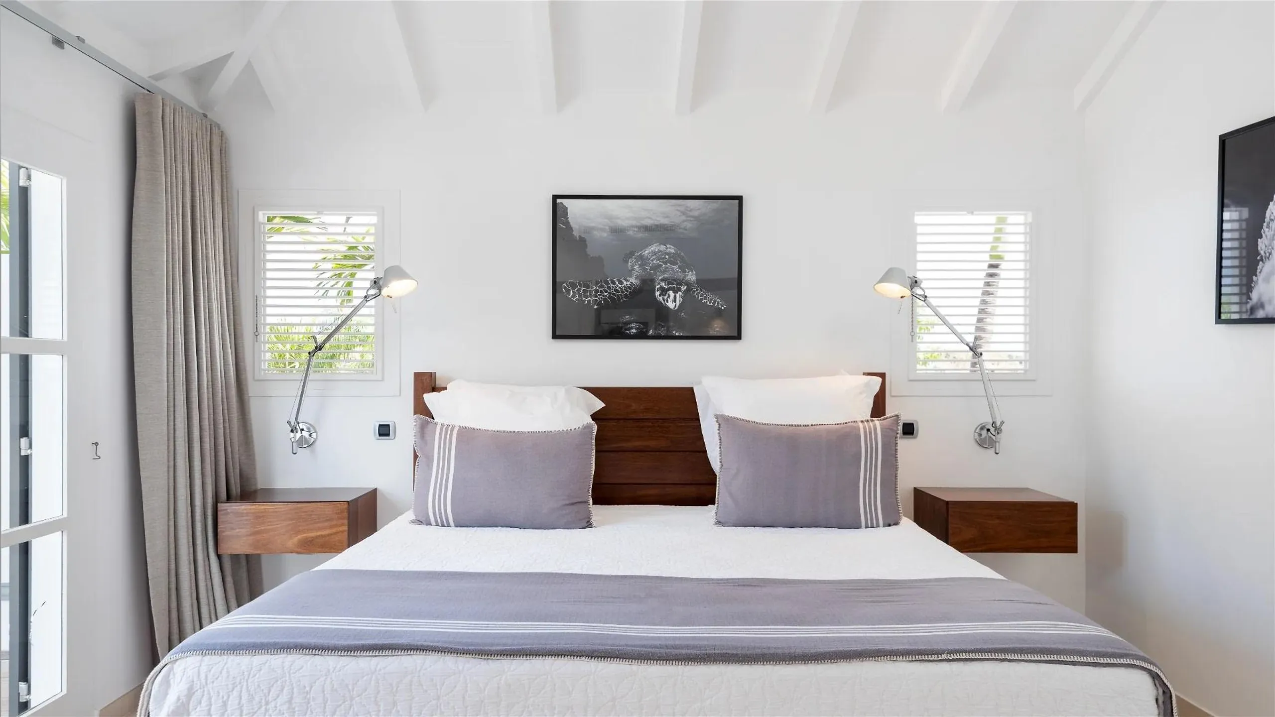 Pristine Oceanview Villa with Pool — photograph 8
