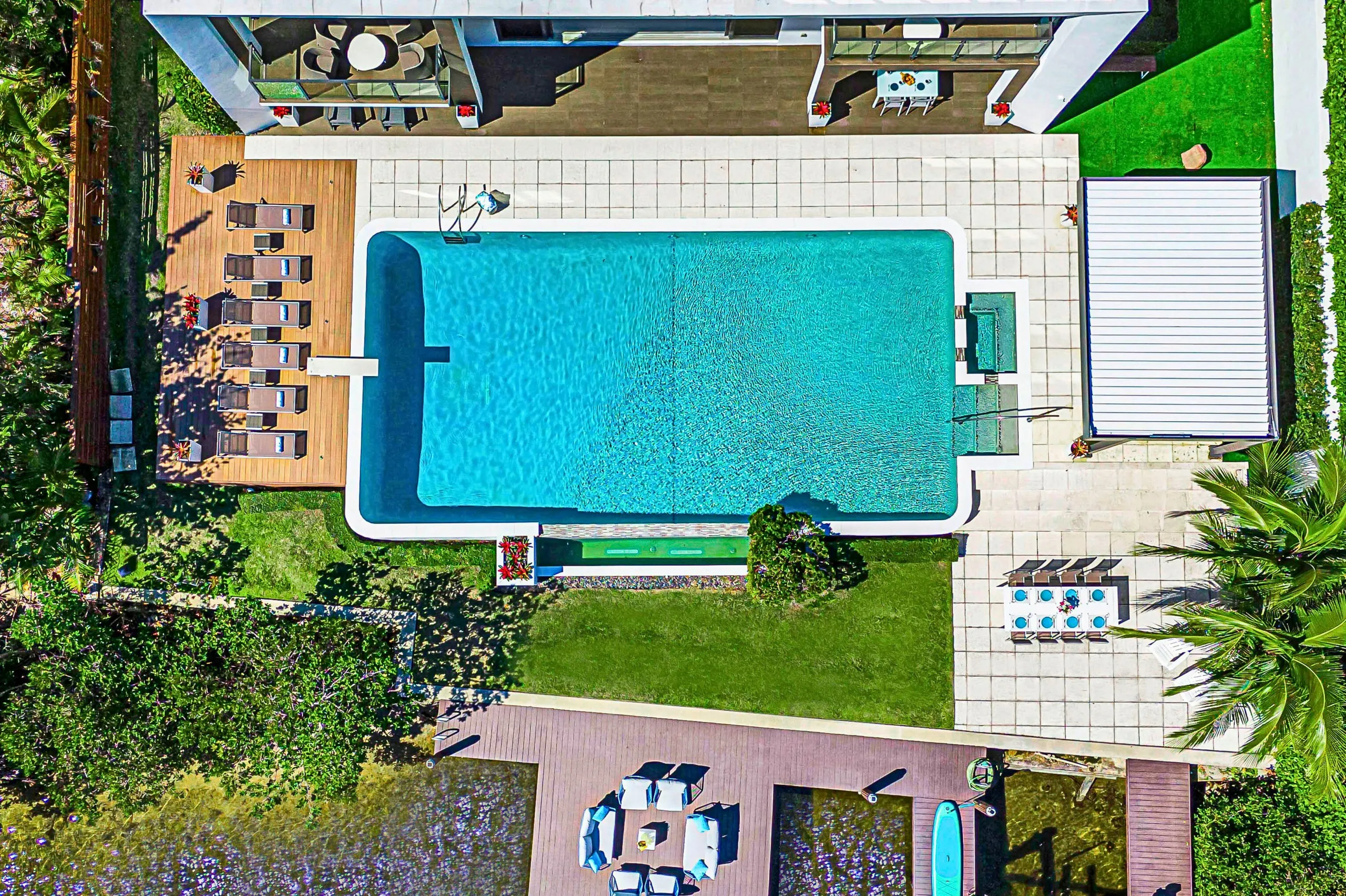 Waterfront Masterpiece Villa With Pool And Lake View — photograph 6