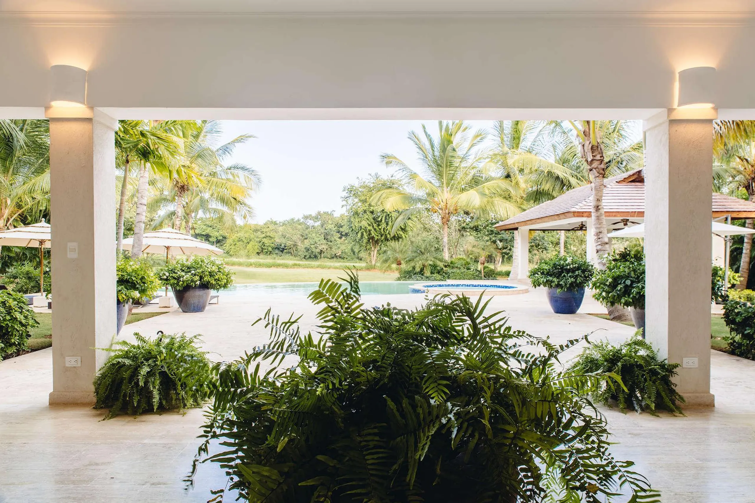 Elegant Two-Story Villa with Private Pool and Golf Course Views — photograph 3