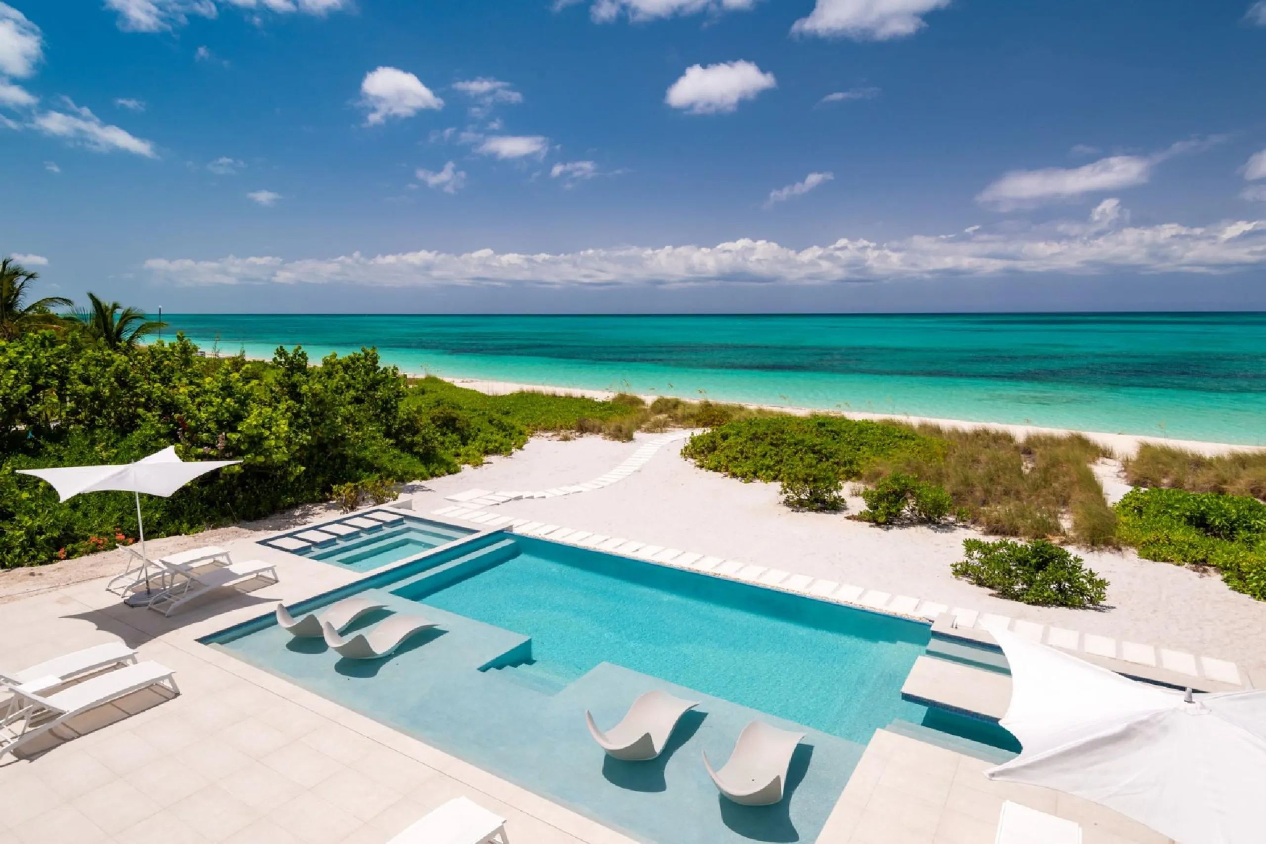 Ultra Modern Grand Architectural Estate with Ocean Views and Infinity Pool — photograph 3