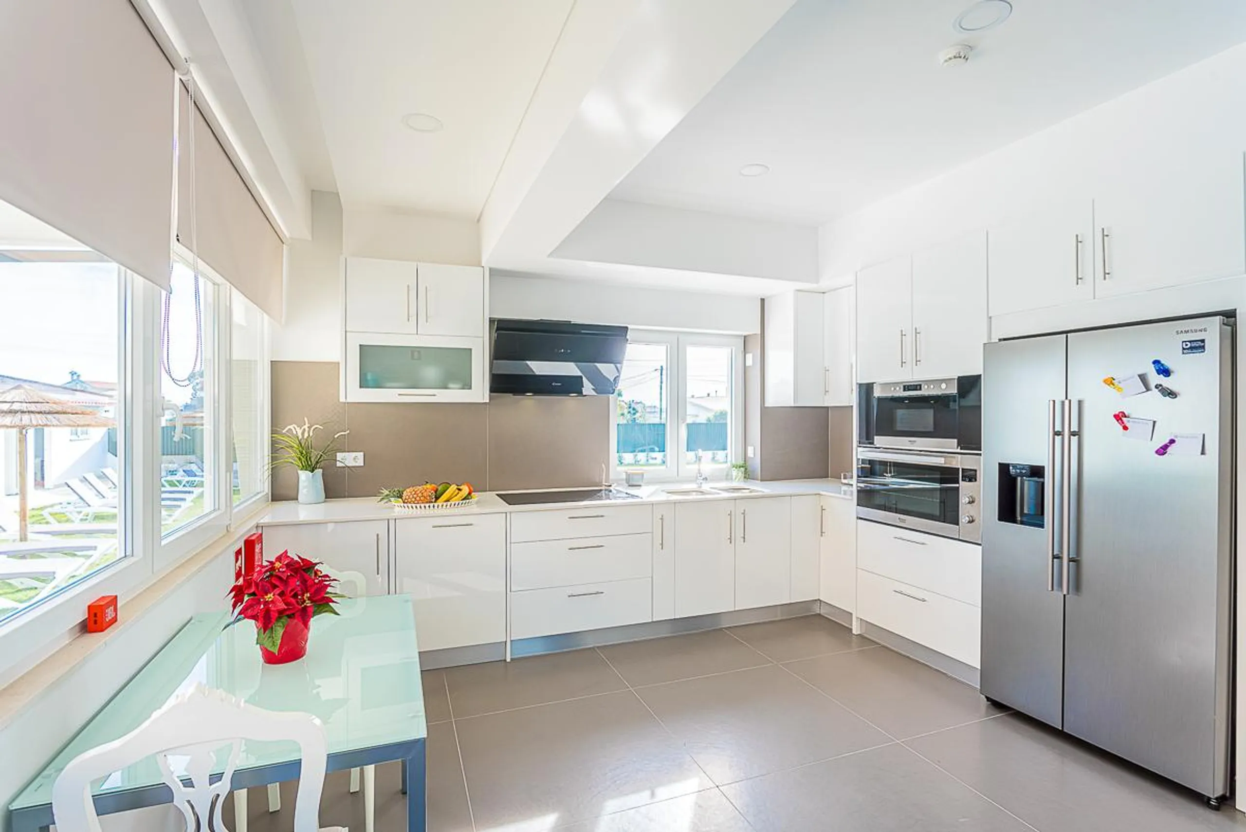 Impeccable 9 Bedroom Villa with Private Heated Pool and Beach Access — photograph 8