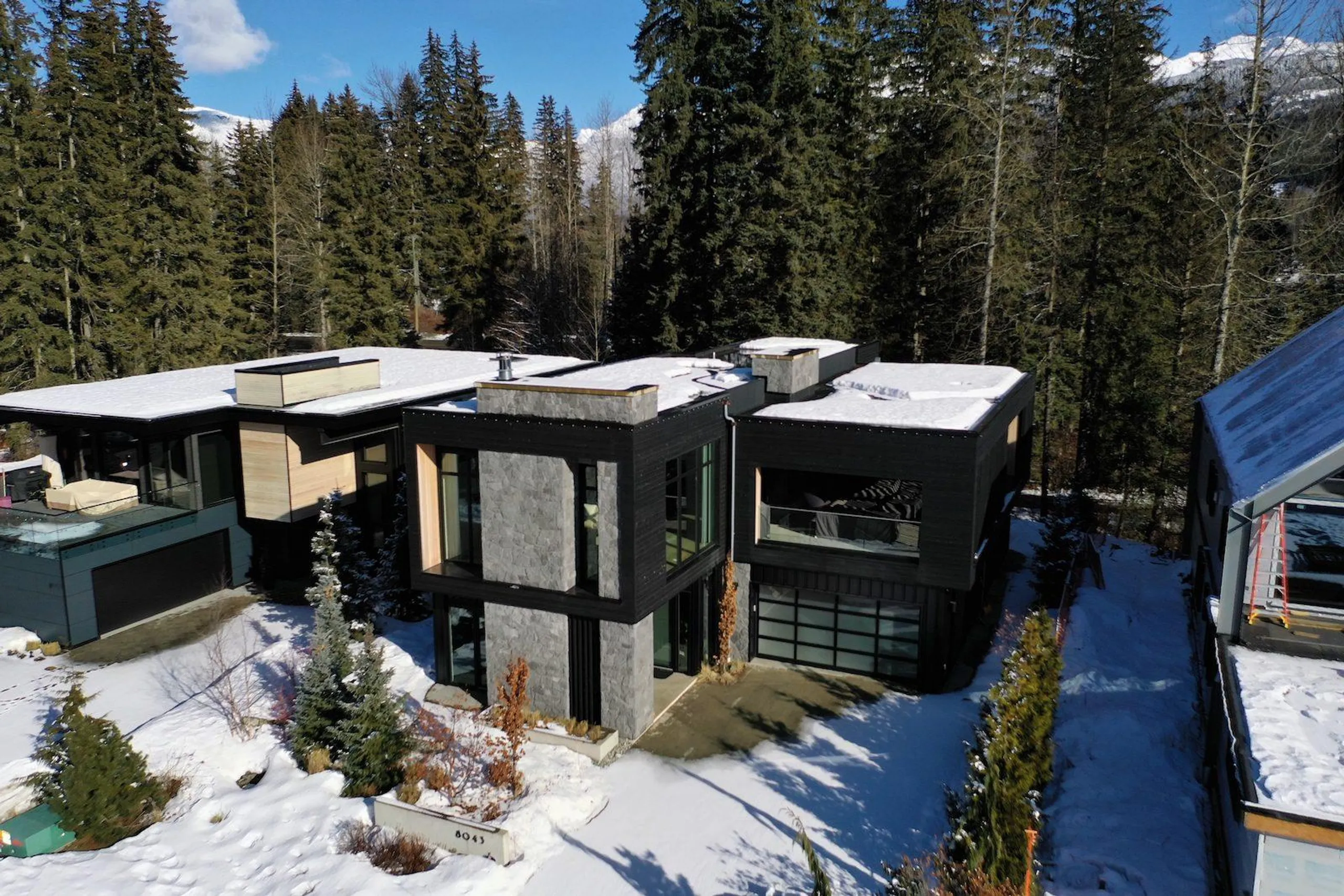 Opulent Modern Villa at the Edge of Nicklaus North Golf Course, Whistler