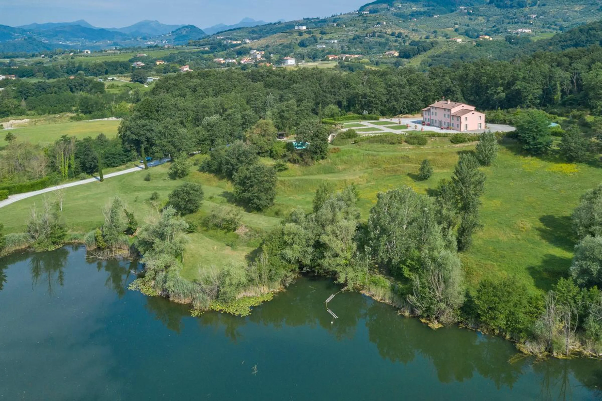Majestic Four-Storey Villa with Private Pool, Gym and Sauna — photograph 5