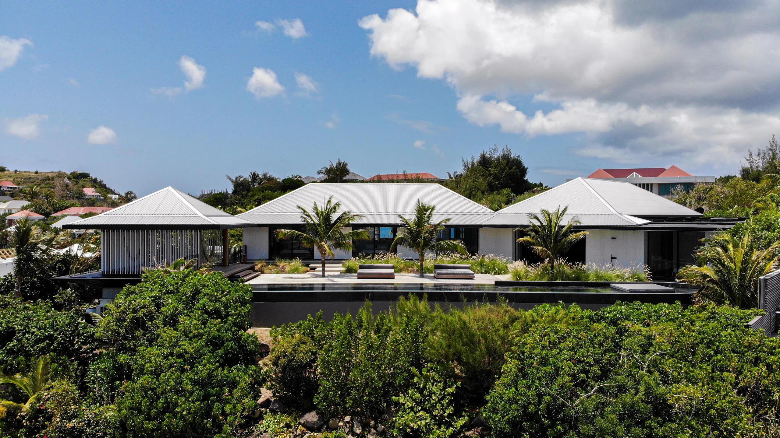 Sophisticated Oceanview Estate with Private Pool and Gourmet Kitchen — photograph 8