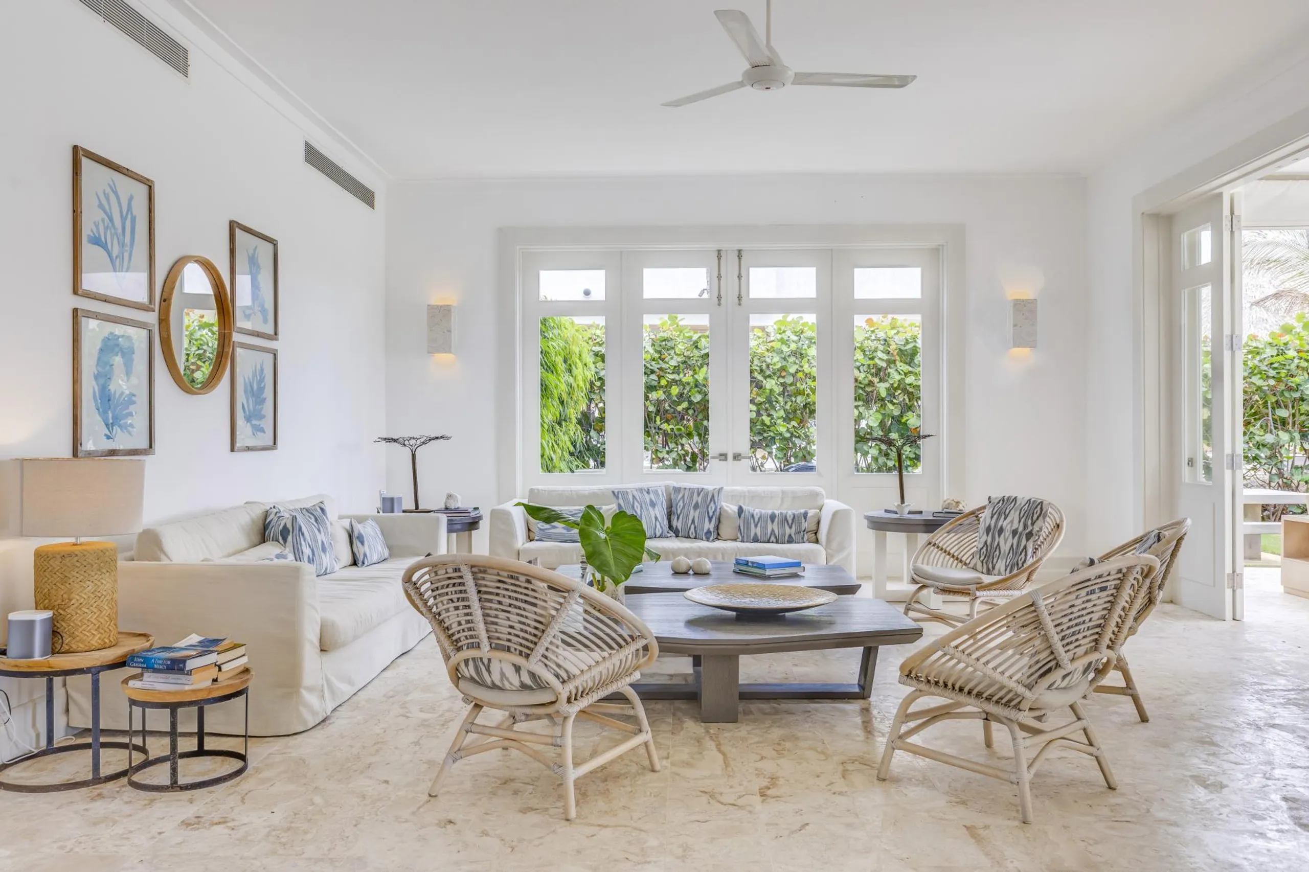 Gleaming Caribbean Villa with Private Pool, Water Mirror Entry and Spacious Interiors — photograph 12