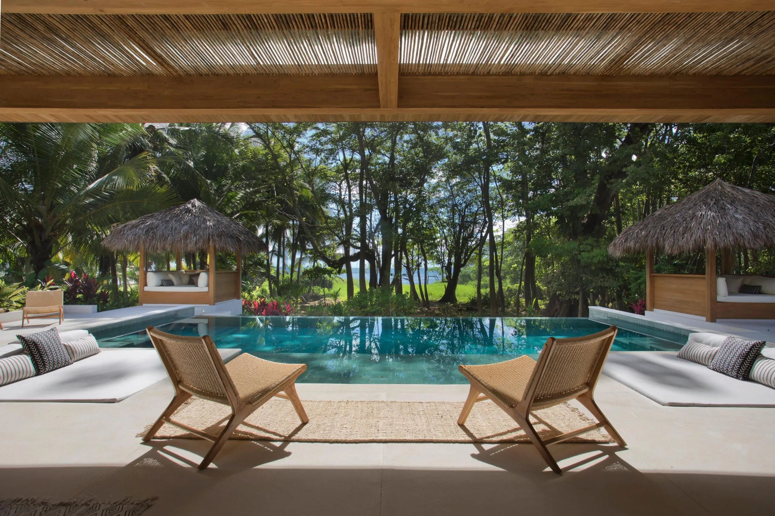 Stunning Beachfront Villa with Private Pool and Ocean Views — photograph 5