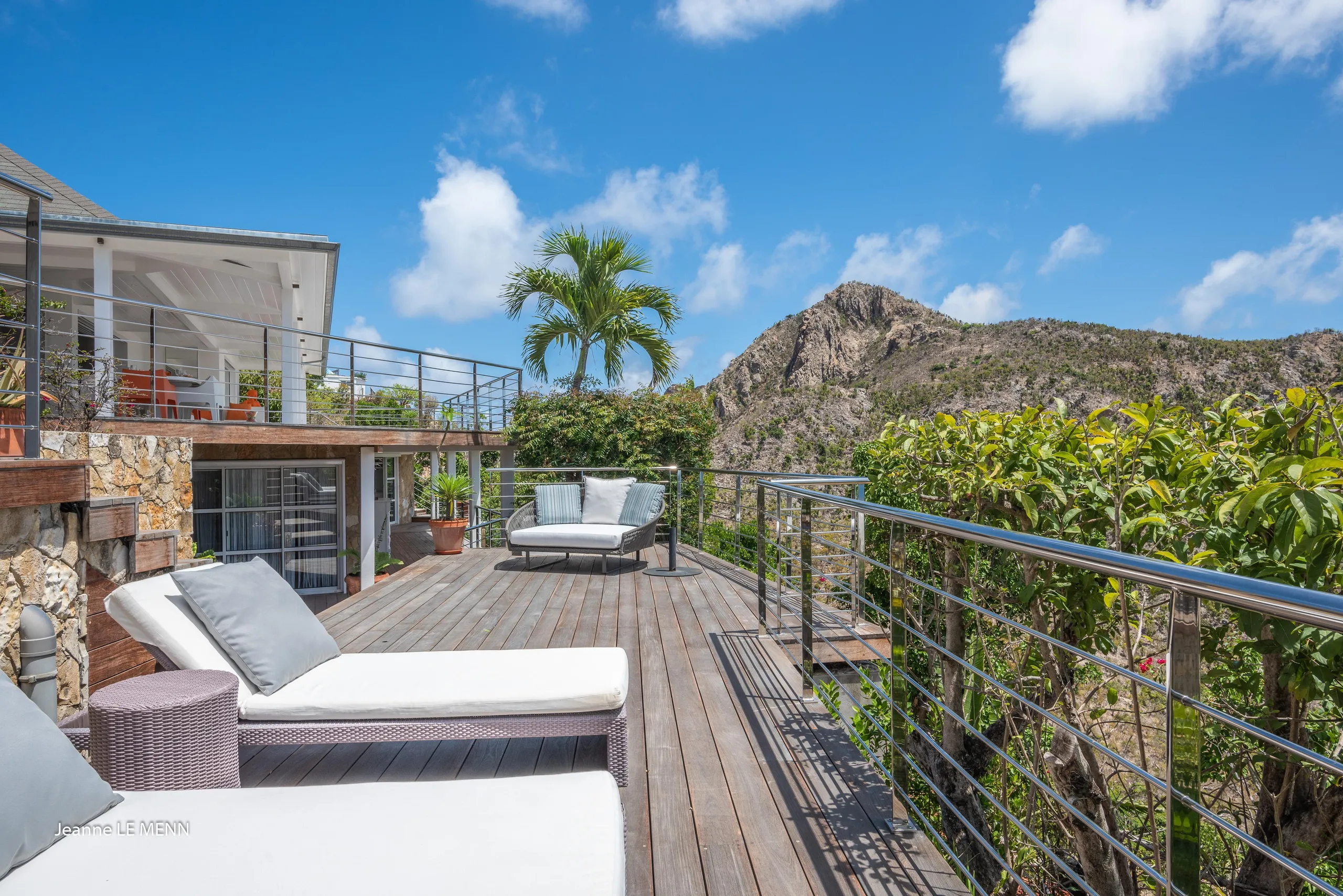 Luminous Seaview Villa with Private Pool and Sun Deck — photograph 3