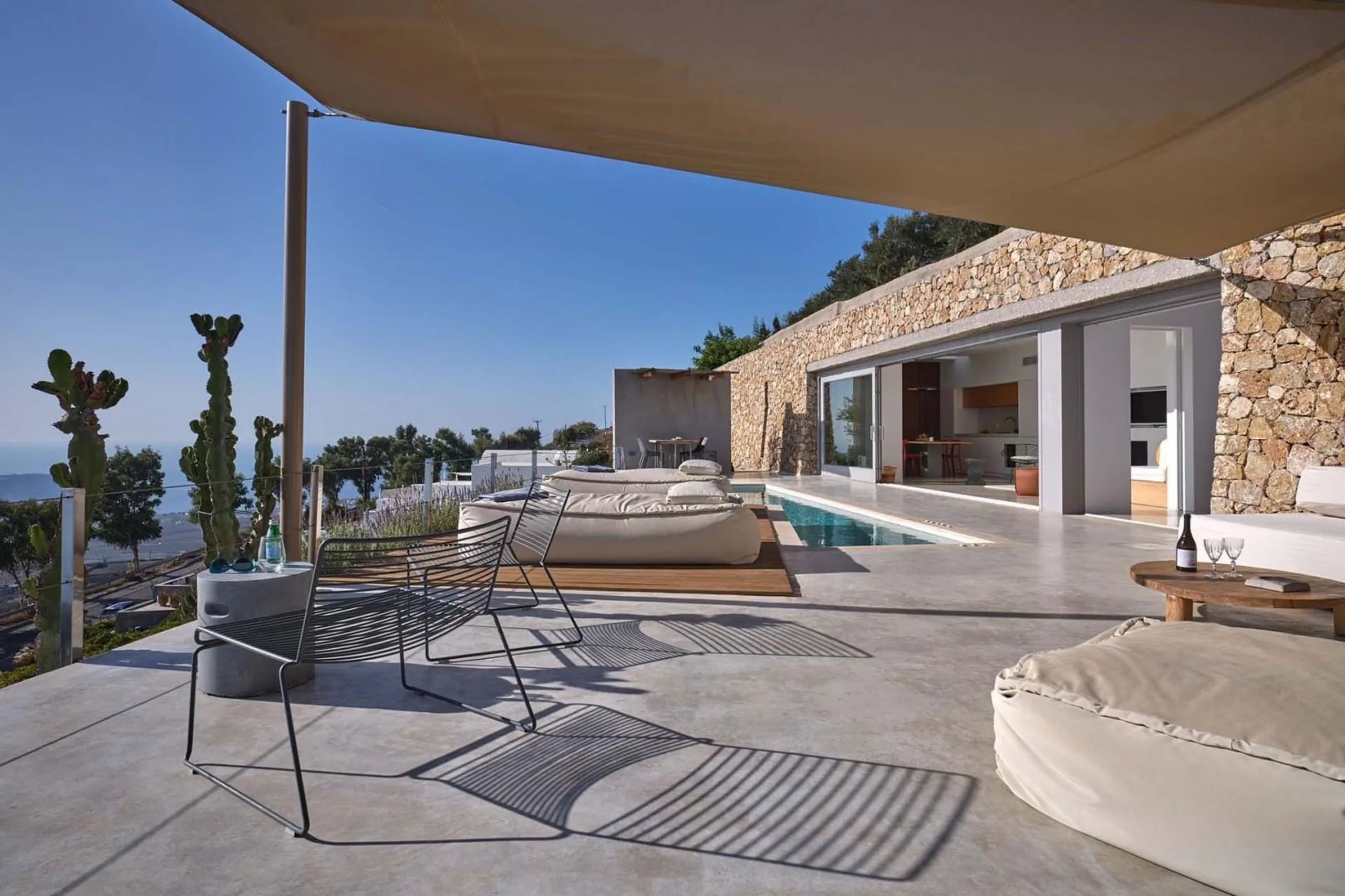 Sumptuous Sanctuary Villa with Private Infinity Heated Pool and View of The Peninsula of Akrotiri — photograph 4