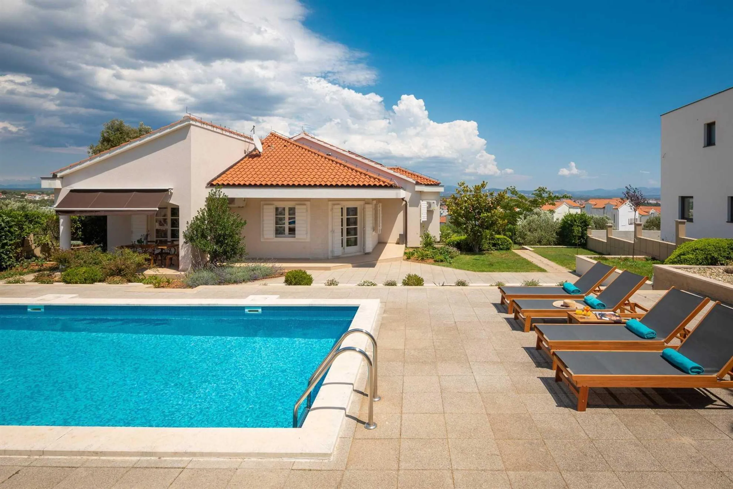 Glorious Villa in Vodice with Pool and Spacious Estate — photograph 4