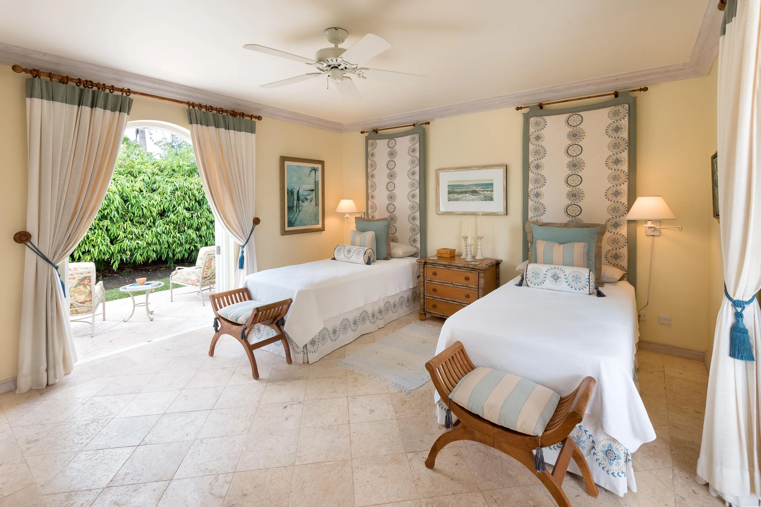 Colonial Styled Five-Bedroom Villa with Private Pool, Golf Course and Western Coastline Views — photograph 11
