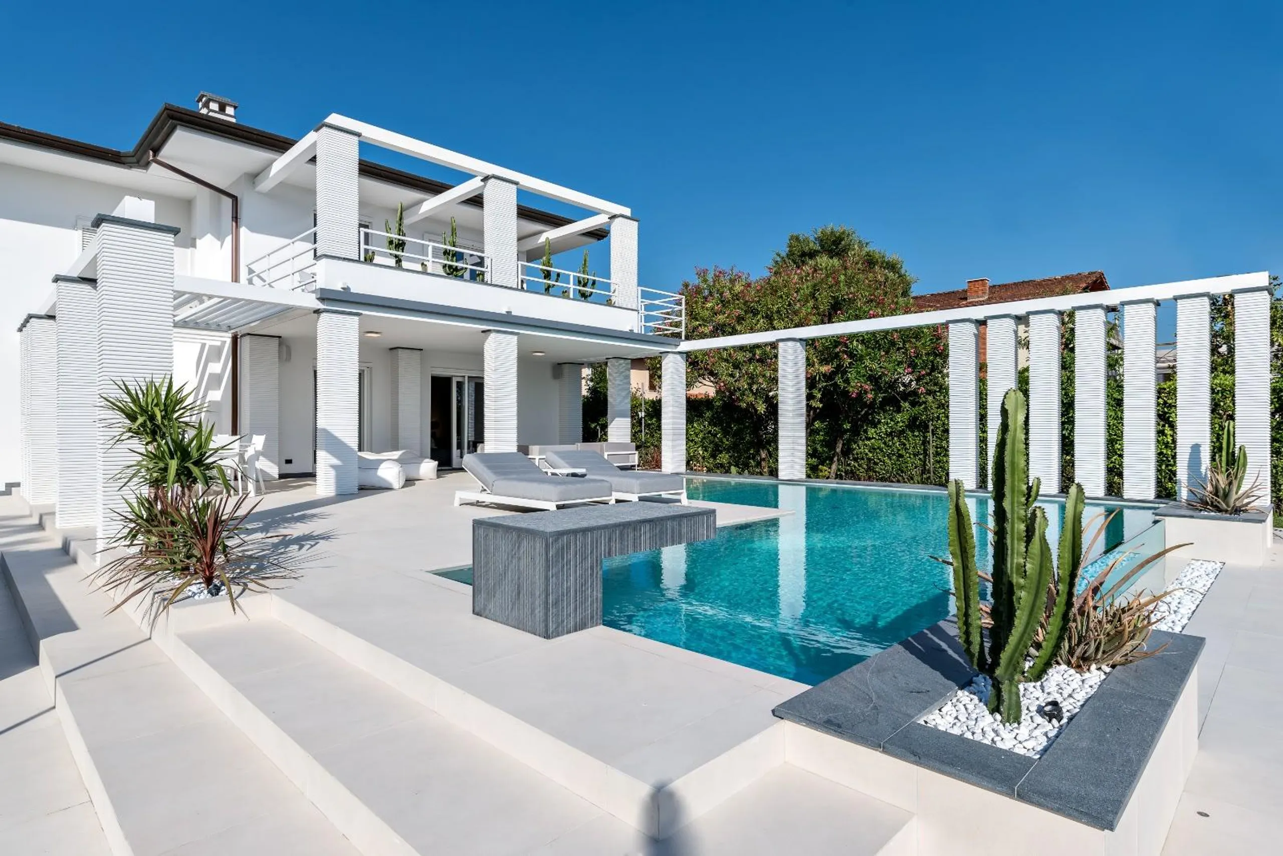 High-End Villa in Versilia with Private Heated Pool, and Steps from the Beach, Forte Dei Marmi
