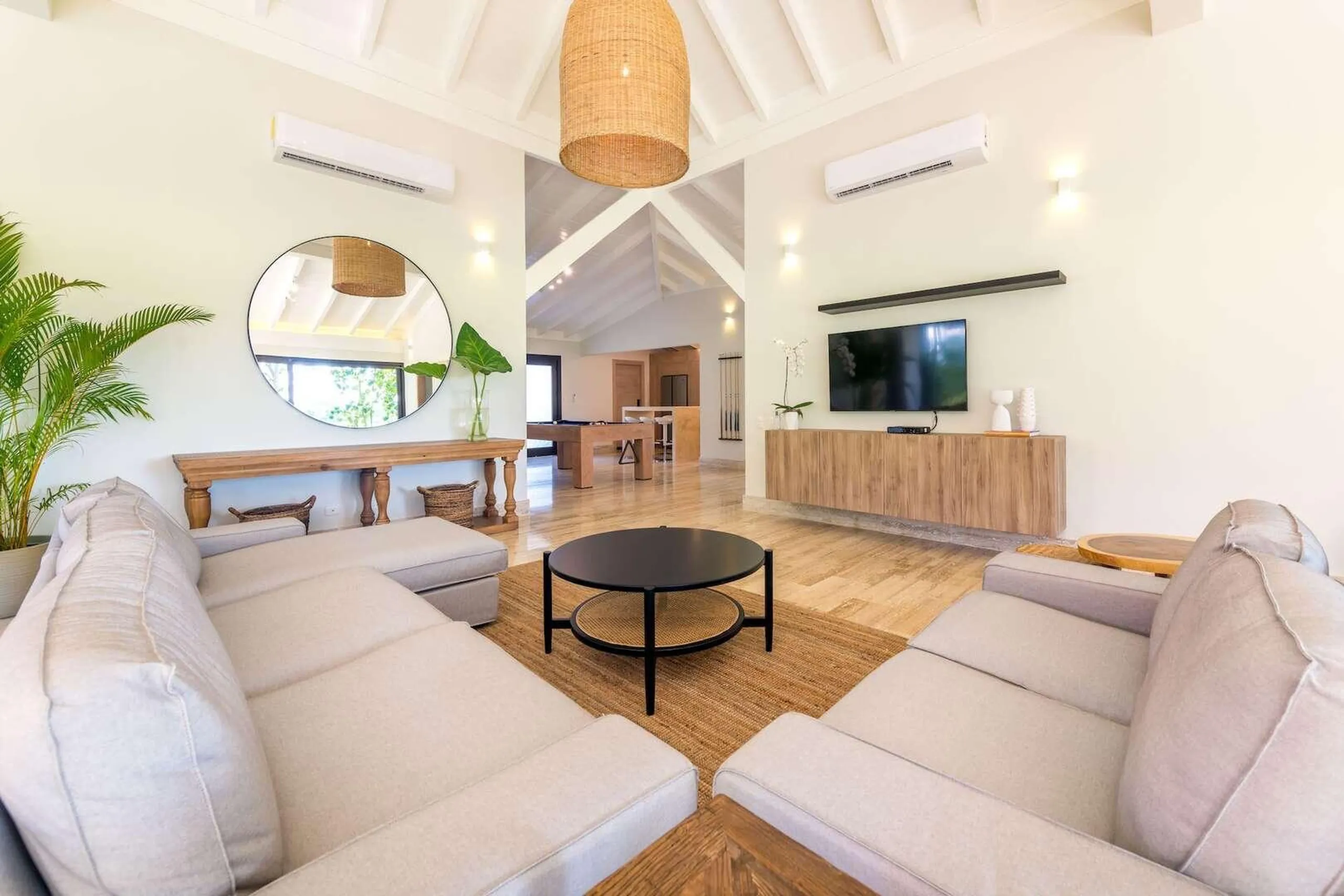 Sumptuous Villa with Spectacular Golf Course View — photograph 9