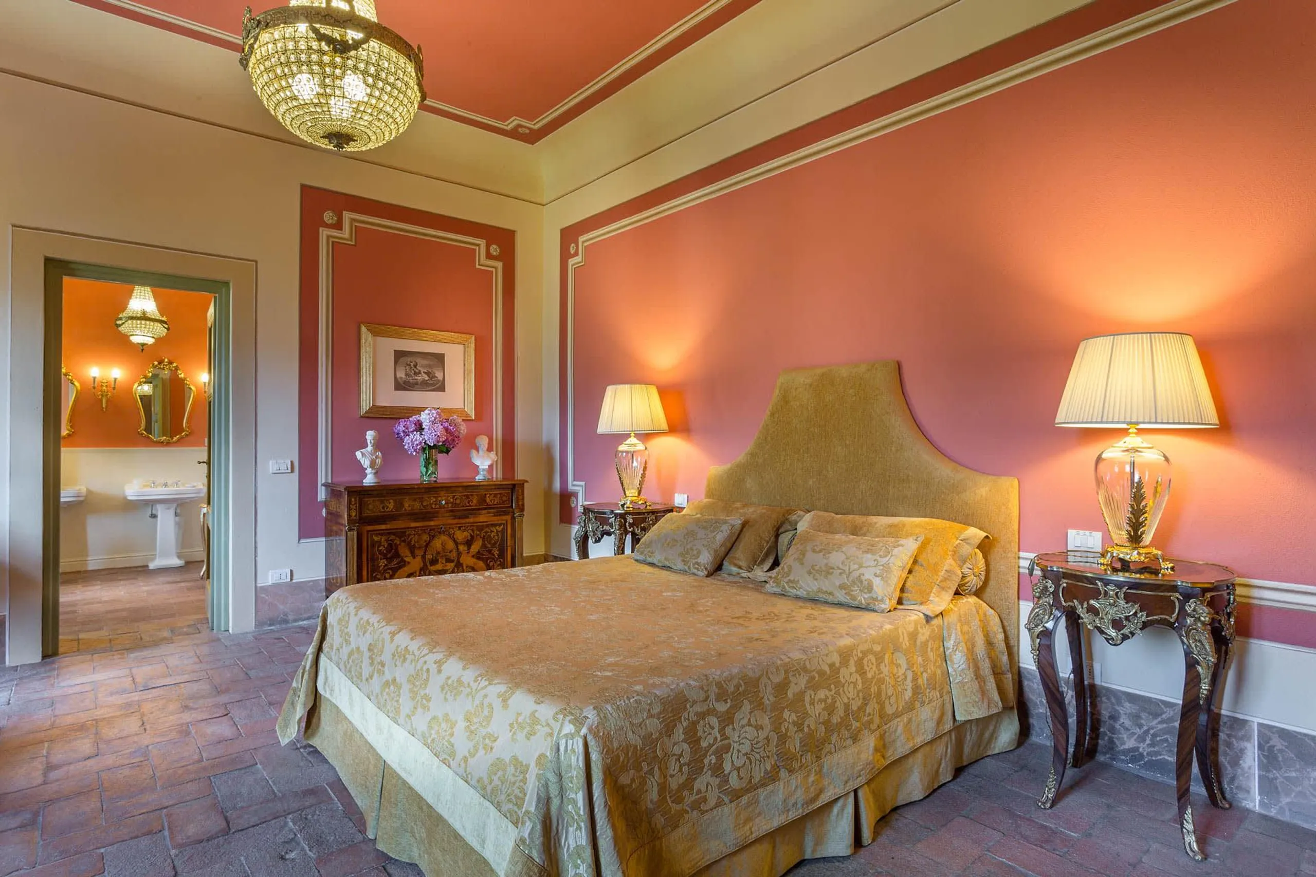 Elegant Hillside Villa With Panoramic Views — photograph 7