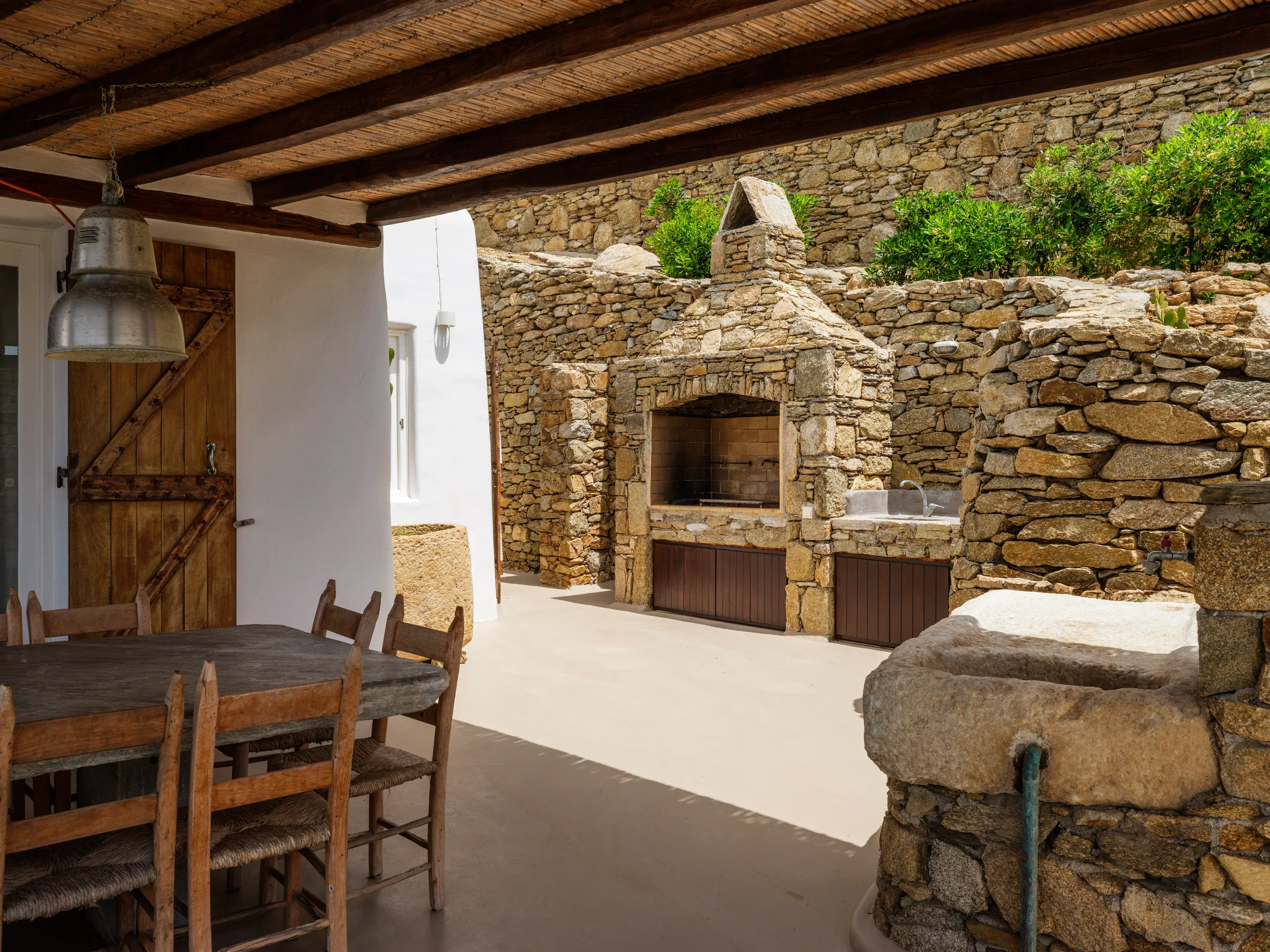 Secluded  Beachfront Villa with Heated Pool, Jacuzzi, Tennis Court, and Panoramic Aegean Sea Views — photograph 10
