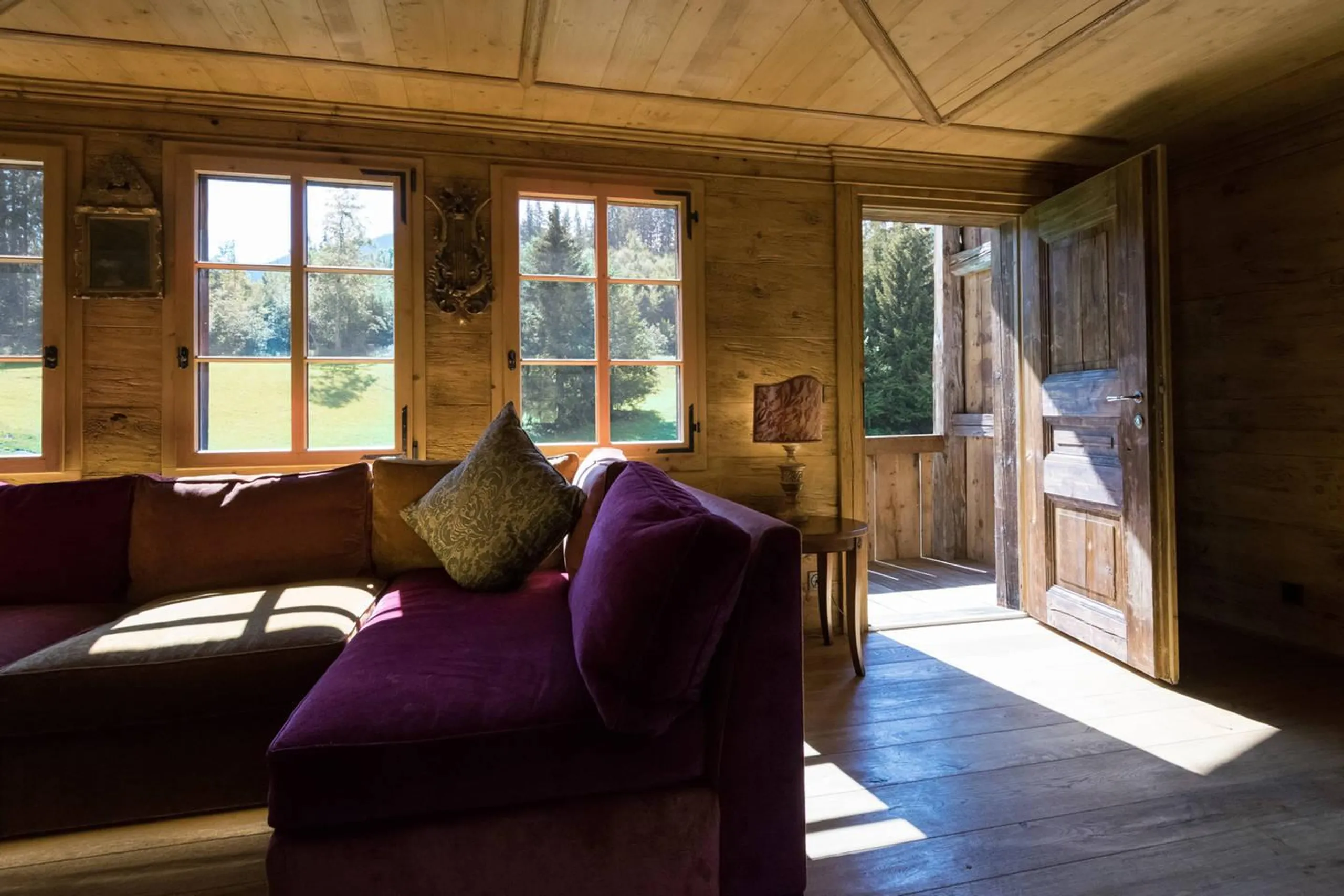 Sumptuously Furnished Saanen Farmhouse with Fireplace and Jacuzzi Tub — photograph 10