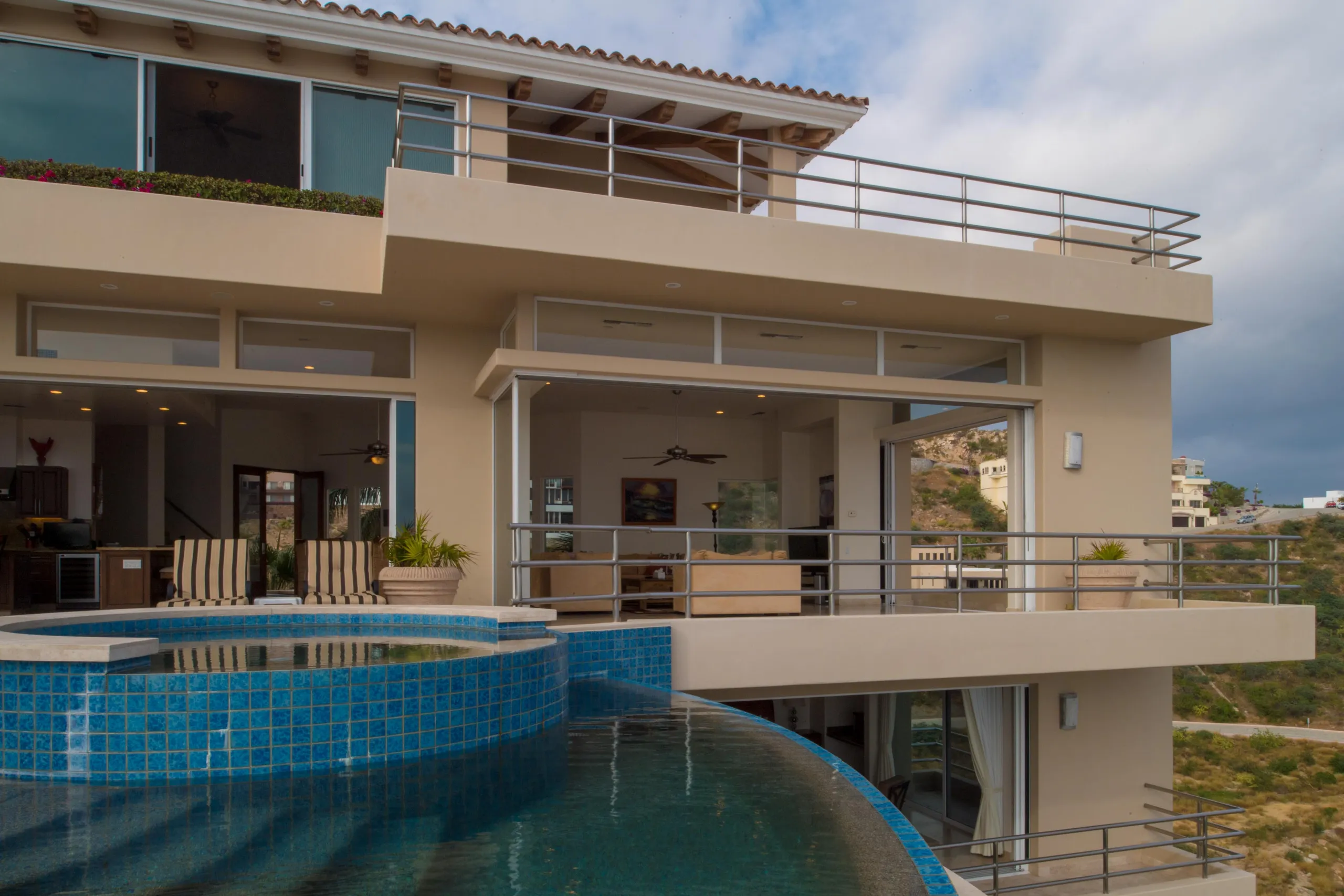 7BR Pedregal Villa with Ocean Views, Theater & Infinity Pool — photograph 5