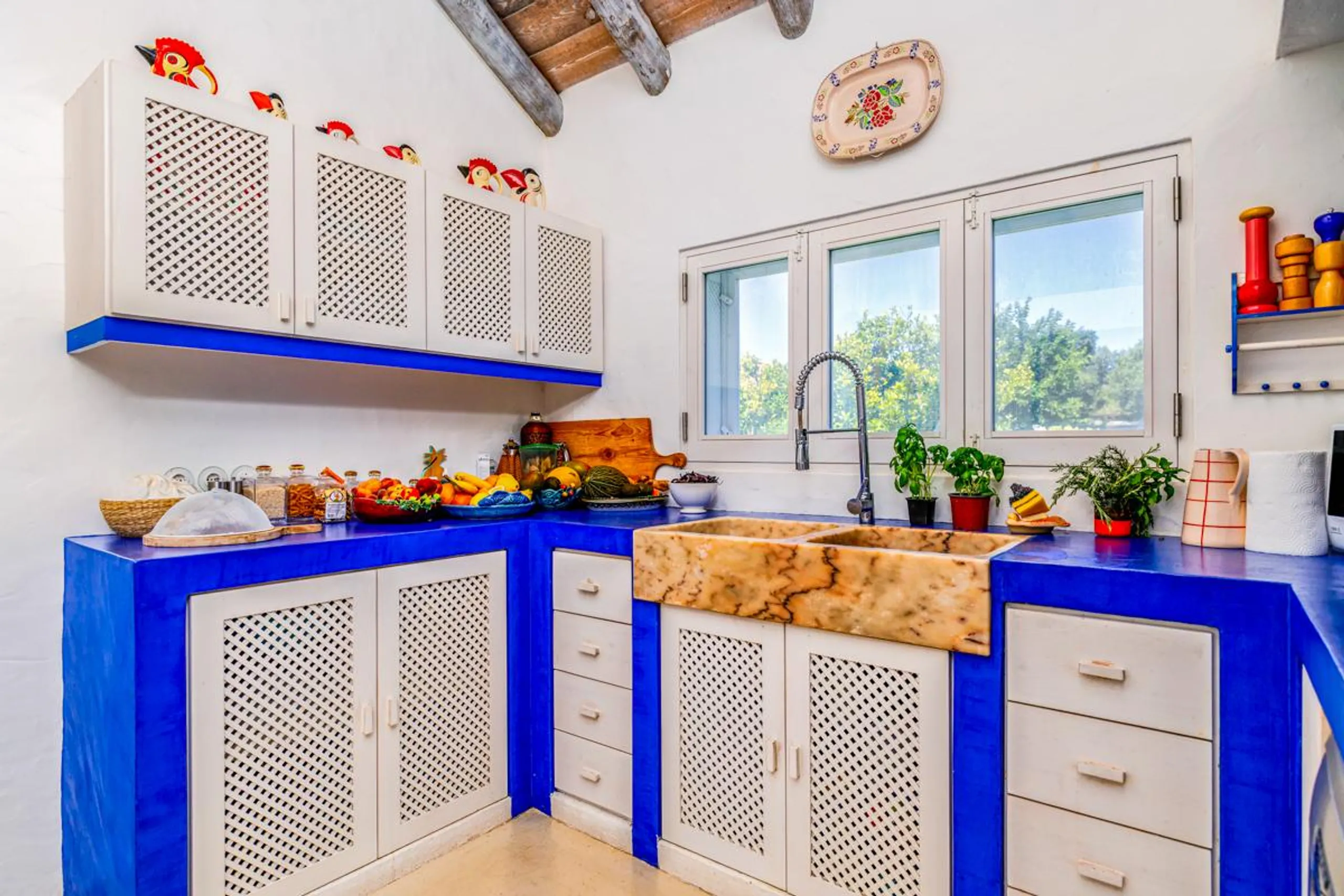 Deluxe Artistic Villa with Private Swimming Pool and Panoramic Views — photograph 9