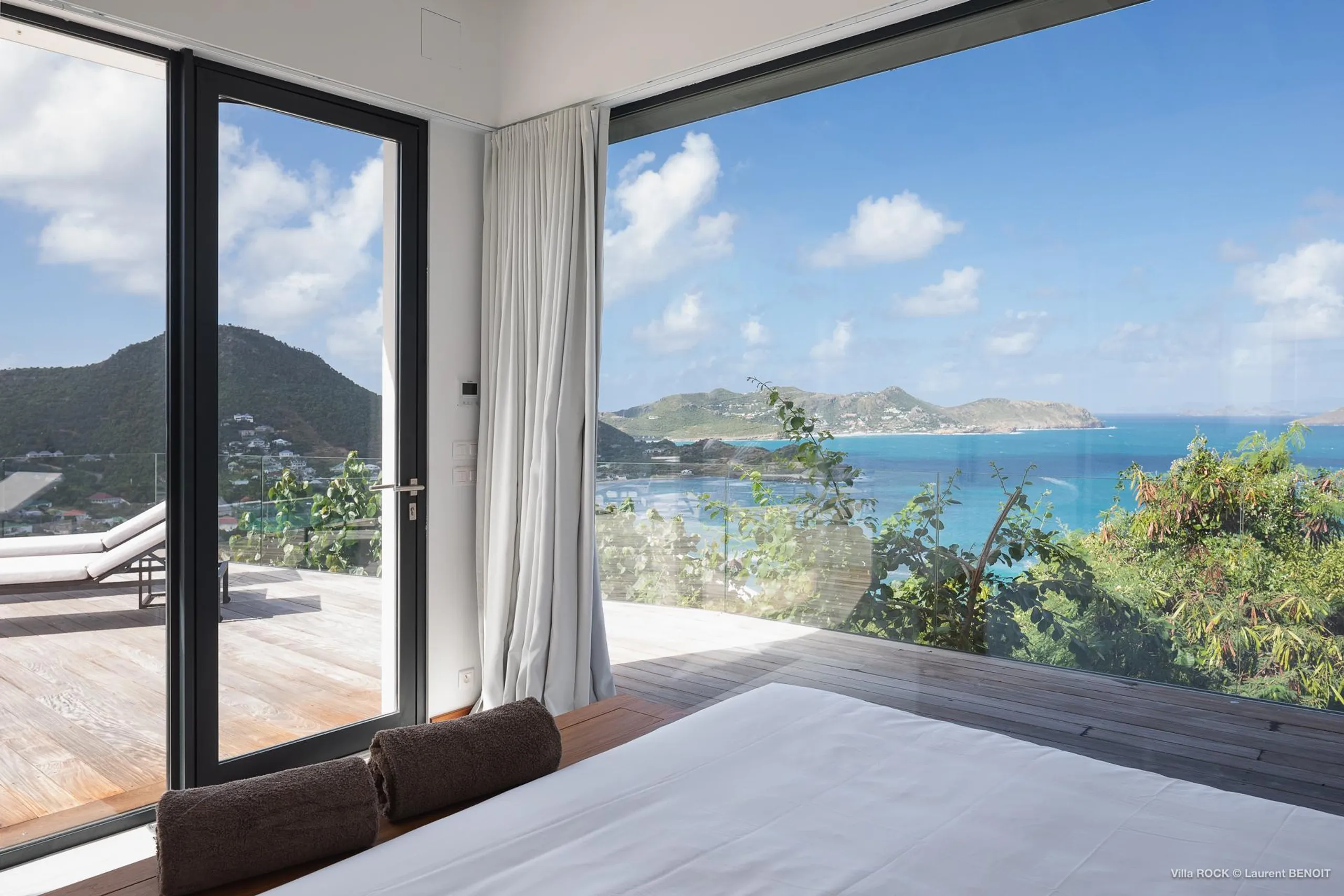 Majestic Camaruche Villa with Infinity Pool and Ocean Views — photograph 10