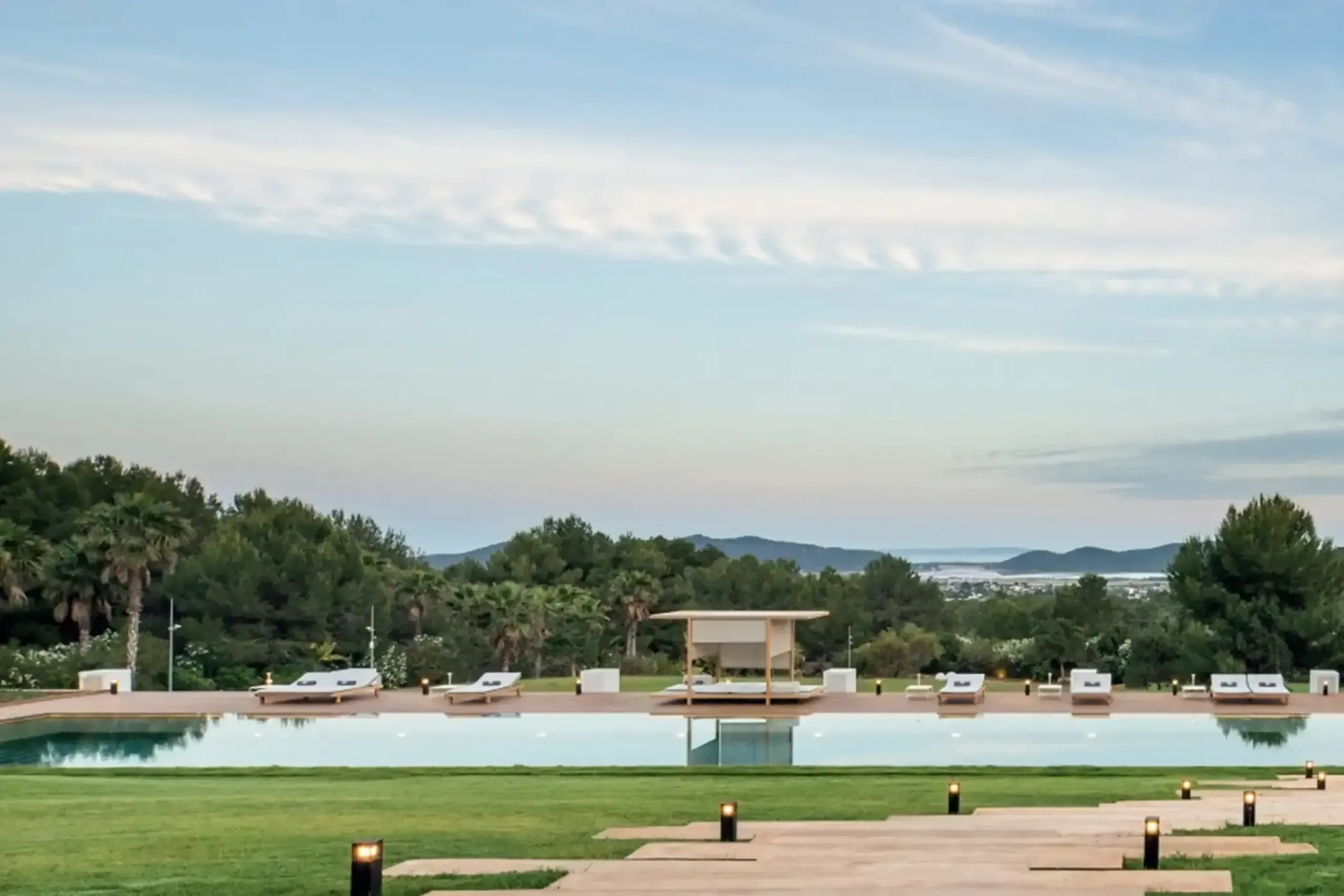 Stunning Contemporary Villa in Ibiza with Heated Pool, Sauna and Jacuzzi — photograph 4