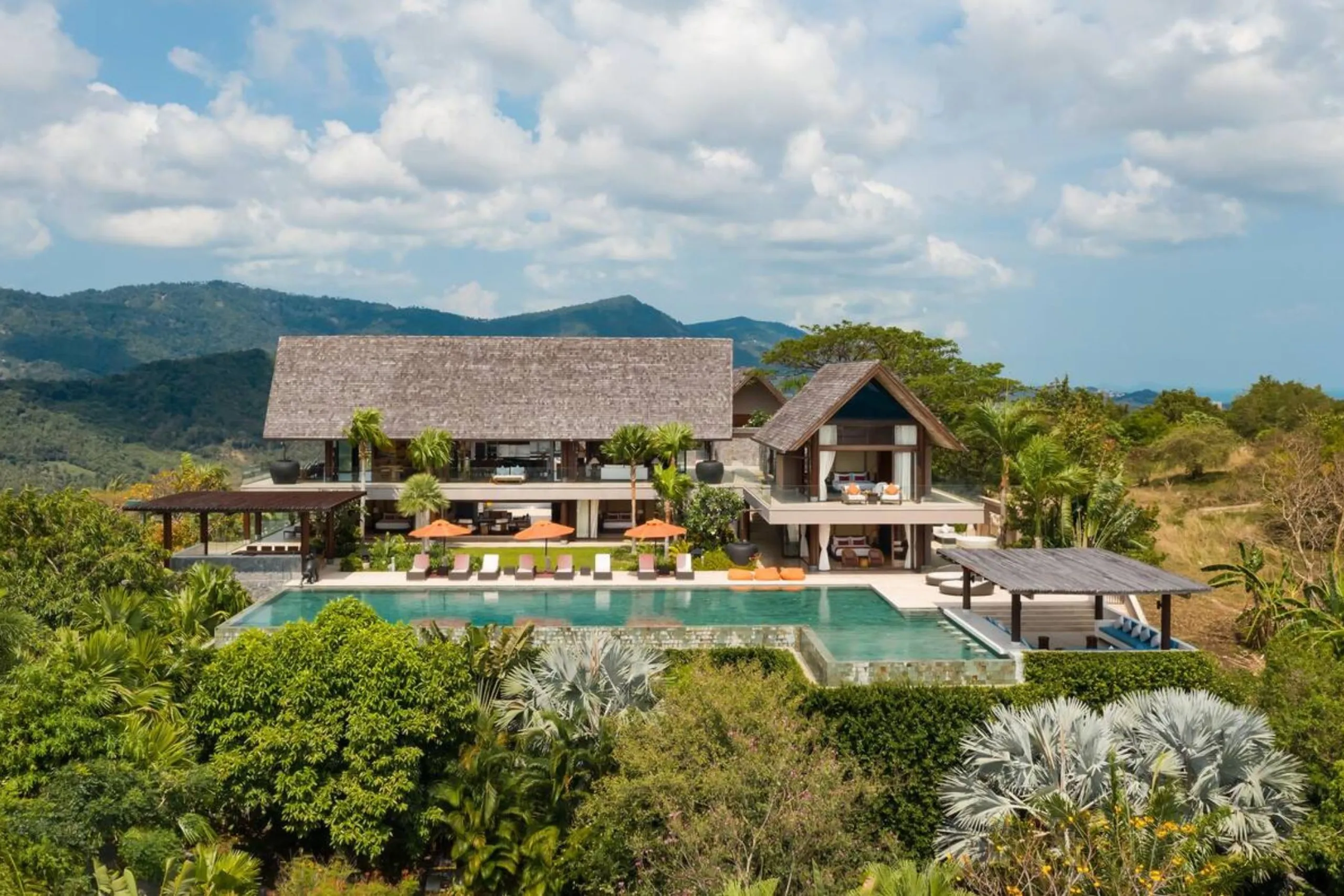 Majestic 6BR Villa with Infinity Pool and Forest Views — photograph 2