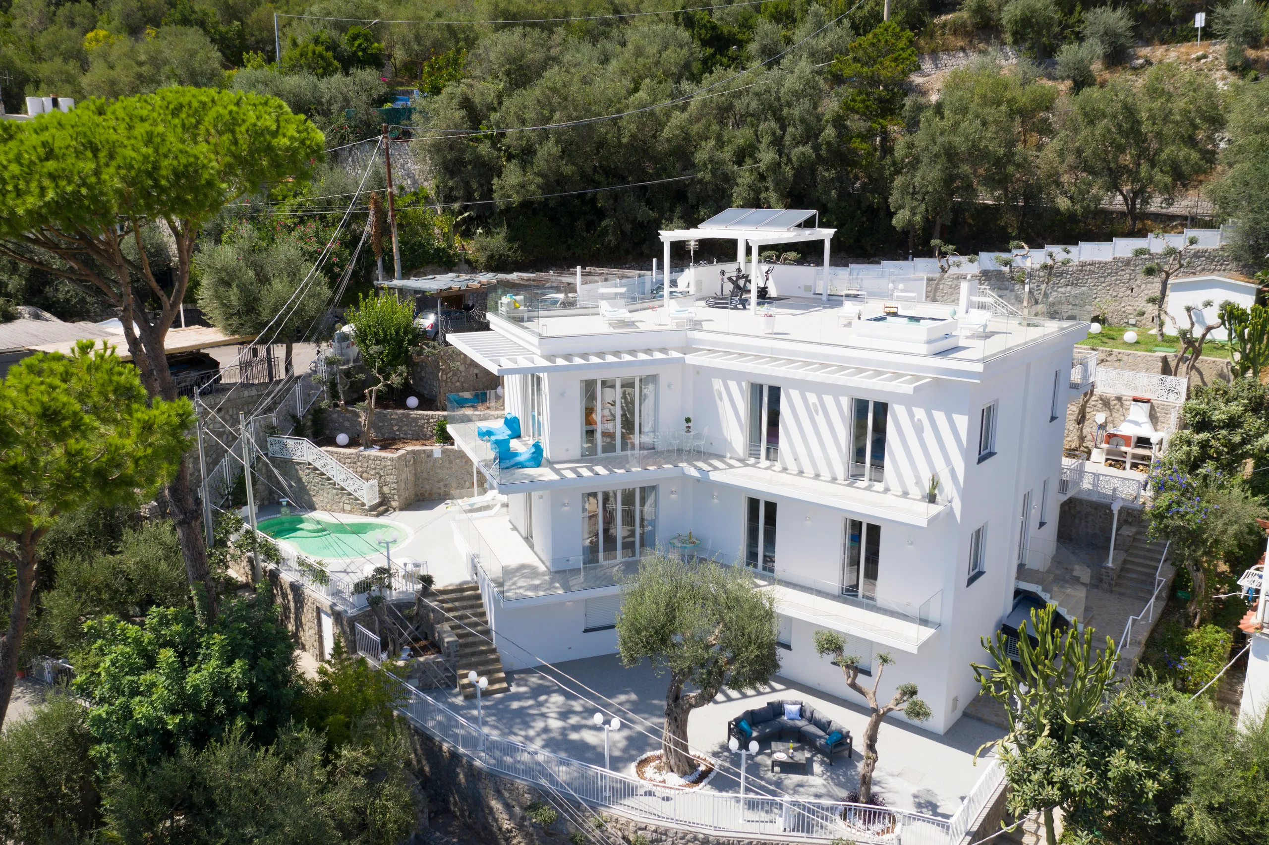 Classic Amalfi Coast Villa with 2 Private Pools — photograph 2