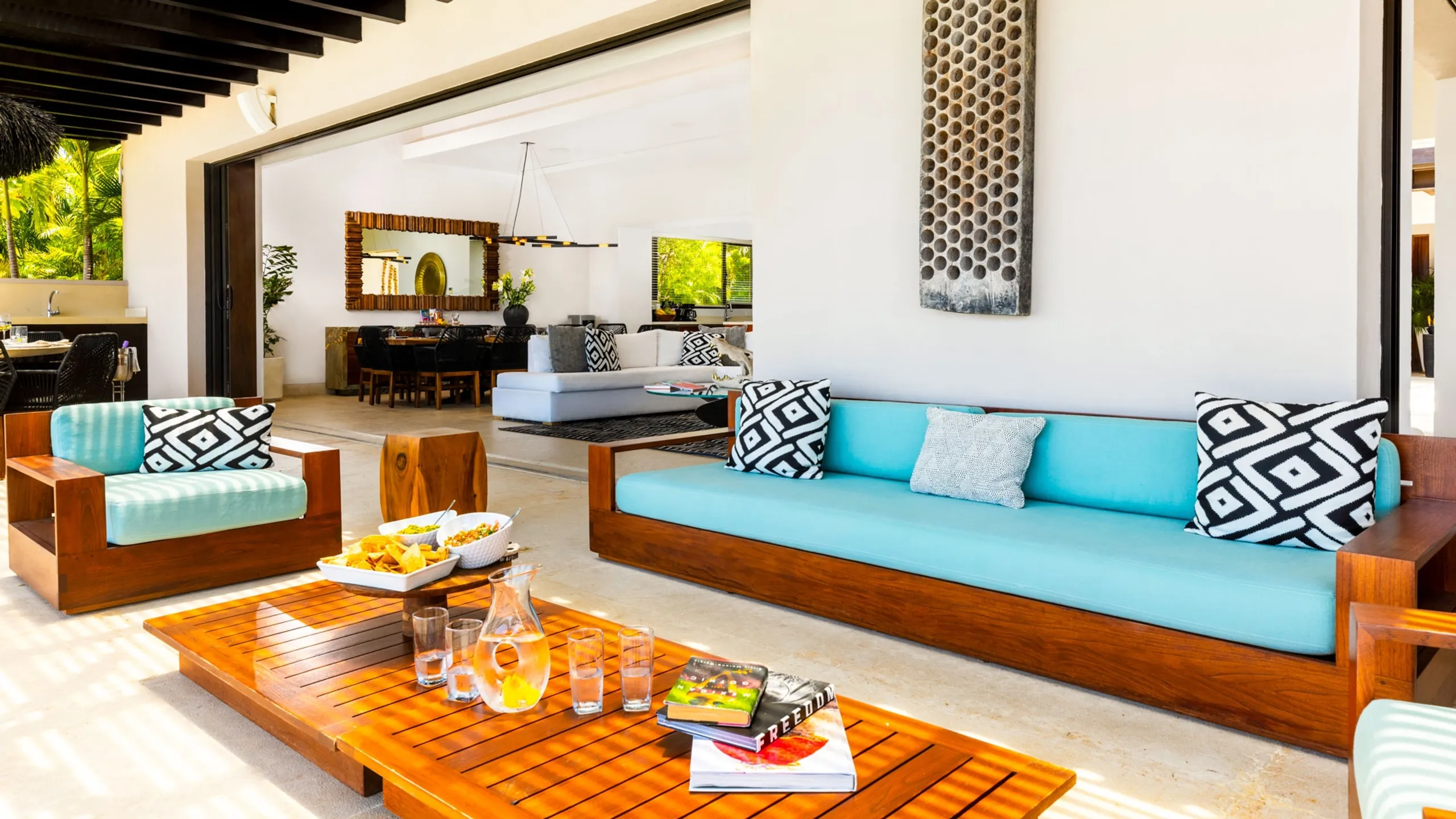 Sleek One-Level Oceanview Villa with Heated Pool & Jacuzzi — photograph 6