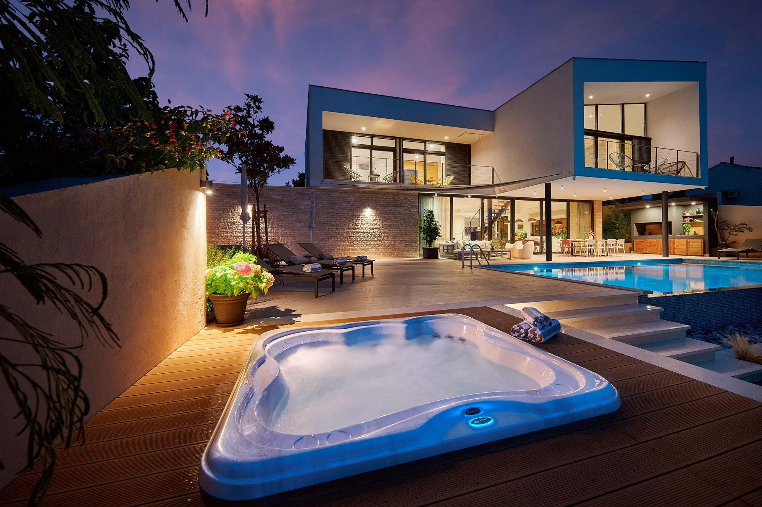 Magnificent Beachfront Haven on Pristine Hvar Island with Heated Infinity Pool and Panaromic Sea Views — photograph 4