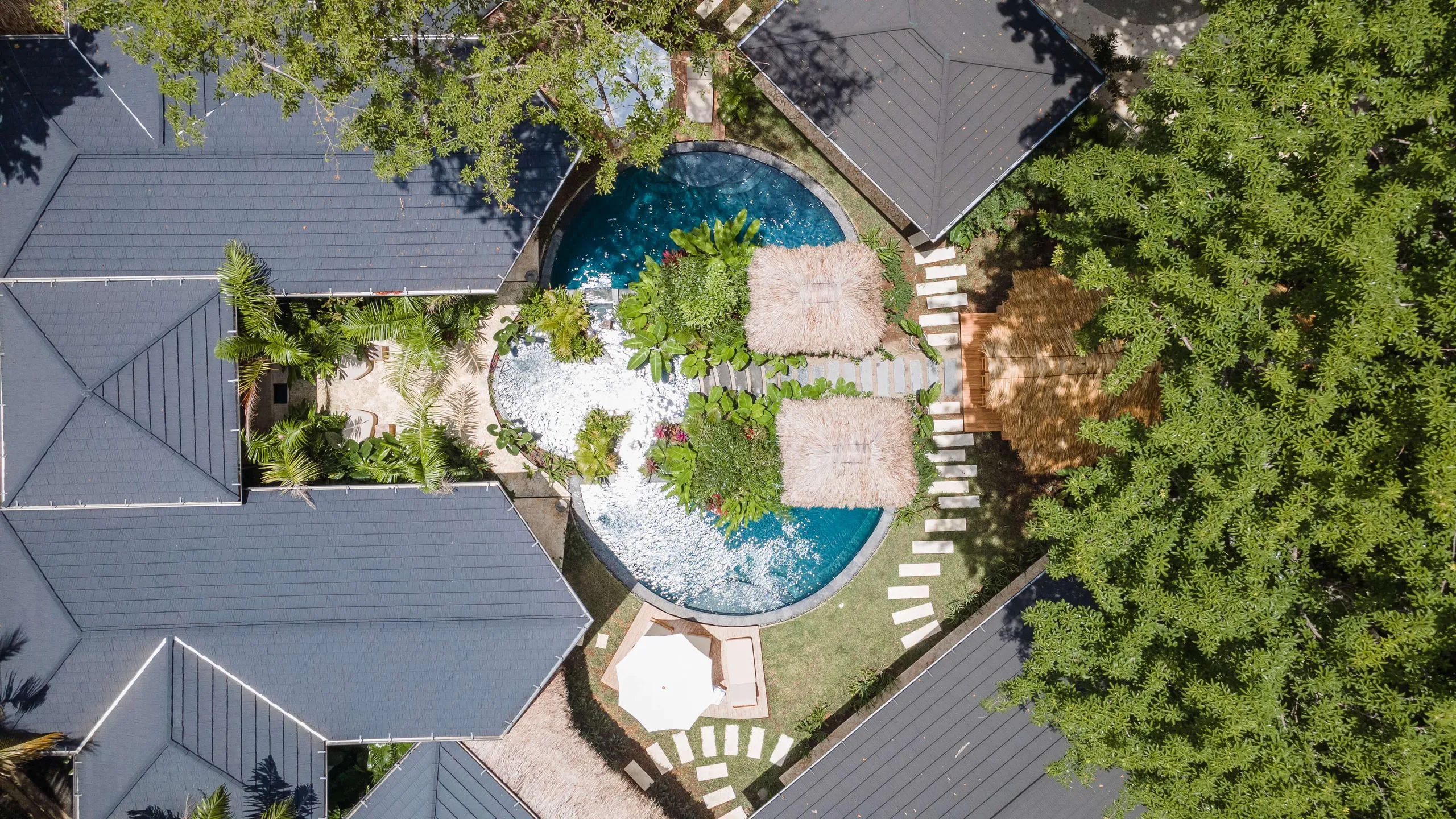 Eco-Luxe Resort-Style Compound with Pools, and Open-Air Living Spaces — photograph 3