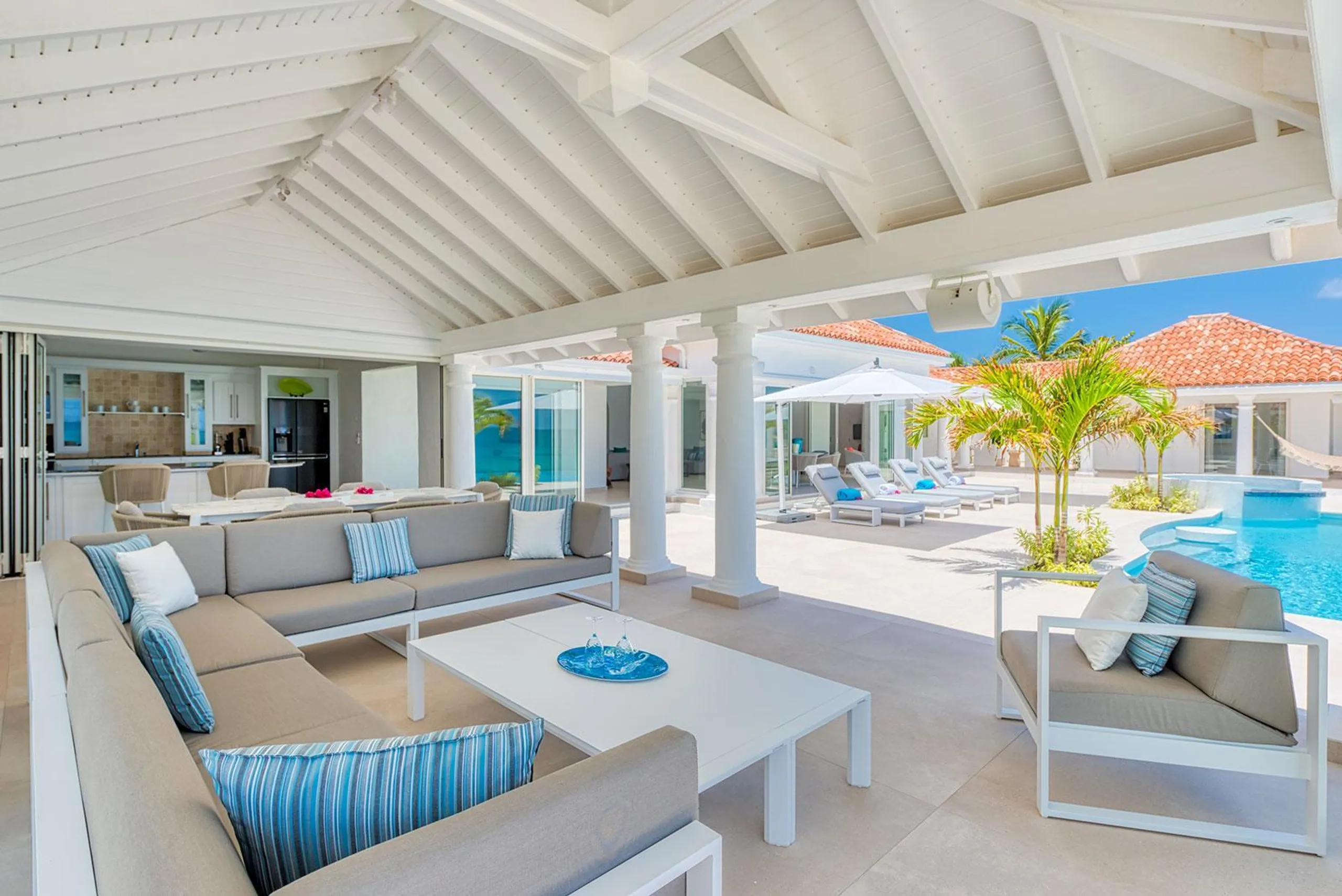 Baie Rouges Fine Beach Front Estate with Infinity Pool and Endless Ocean VIews — photograph 5