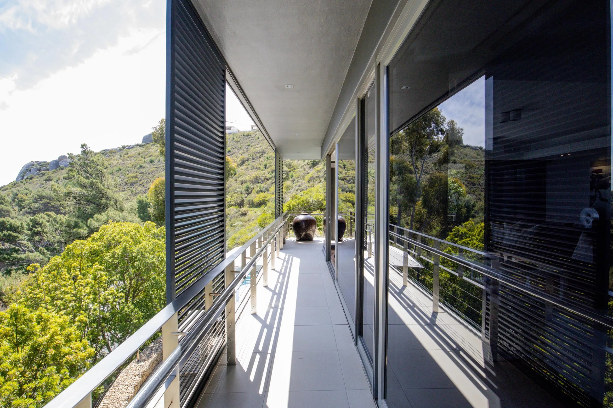 Contemporary Luxe Villa with Mountain and Ocean Views — photograph 9