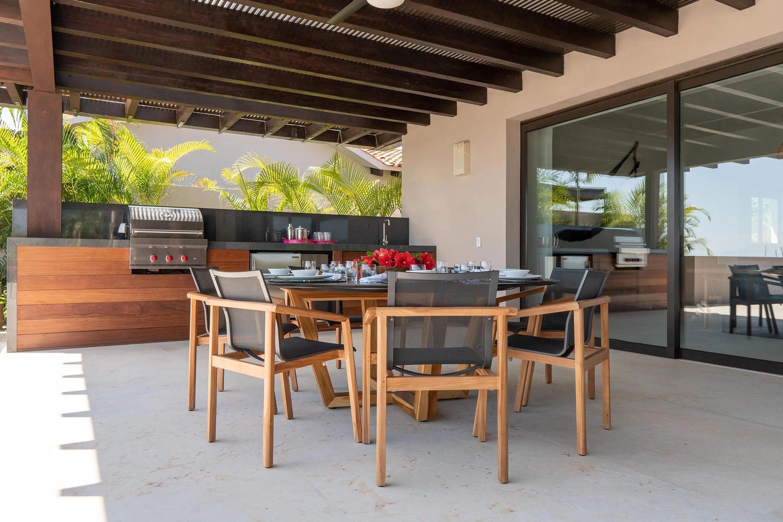 Refined Luxury View Villa with Infinity Pool and Ocean Views — photograph 12