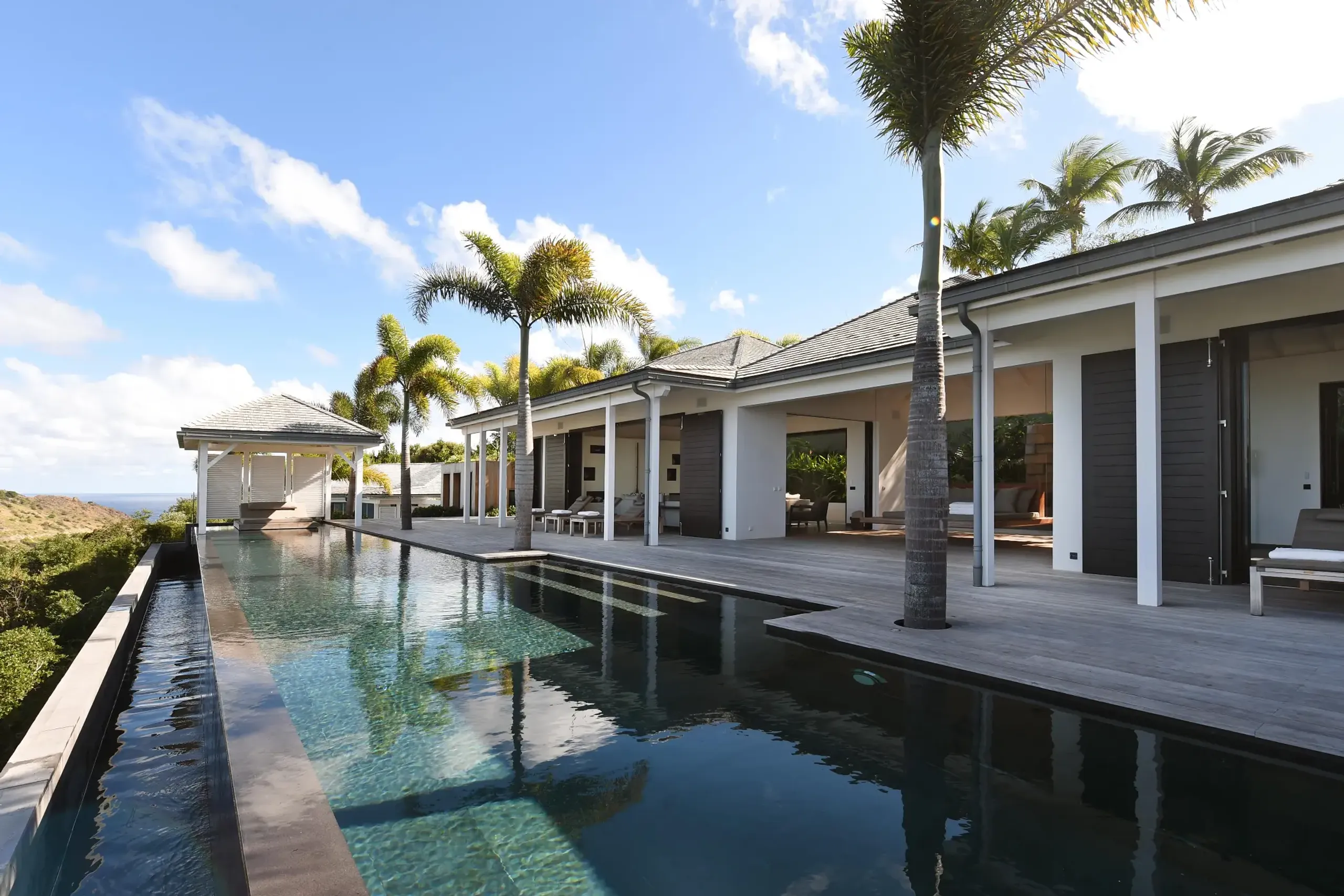 Elegant Seaview Villa with Private Pool and Fitness Room, Deve