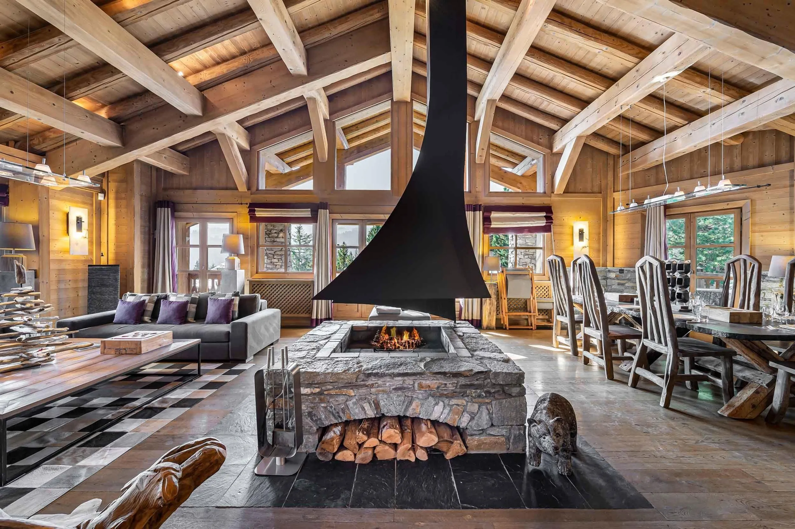 Deluxe Spacious Villa with Indoor Pool and Open Fireplace — photograph 4